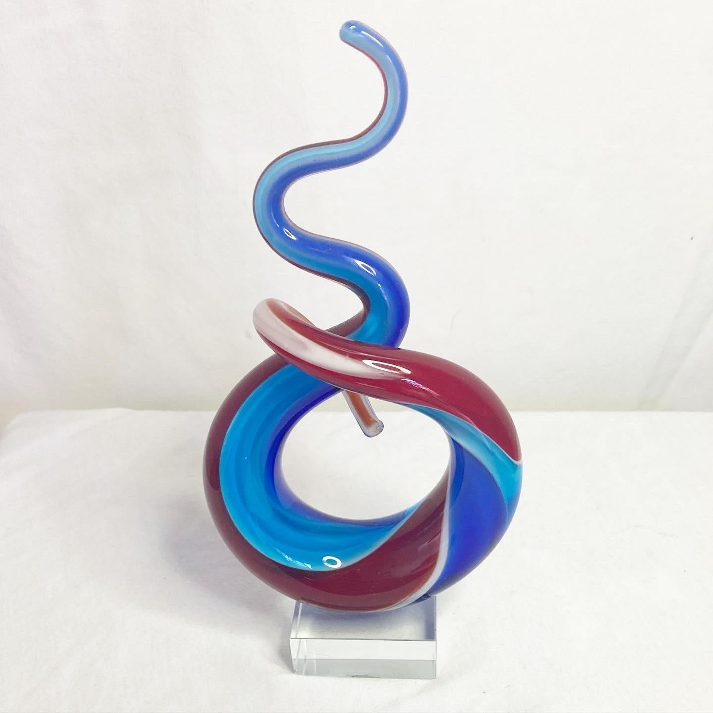 Verre Sculpture vintage en verre tourbillonnant multicolore décorée post-moderne en vente