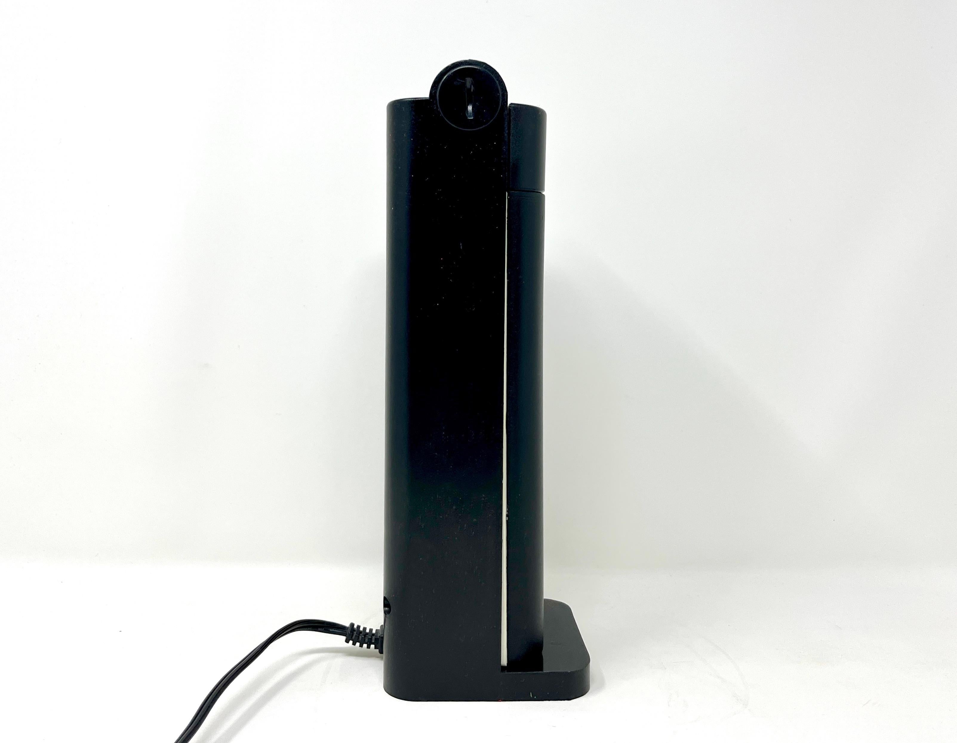 Vintage Post Modern Desk Lamp ... 1980s Adjustable Folding Task Light, Modular In Good Condition For Sale In Chicago, IL