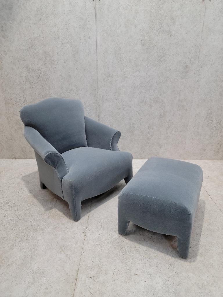 Vintage Post Modern Donghia Luciano Lounge Chair & Ottoman Newly Upholstered  In Good Condition For Sale In Chicago, IL