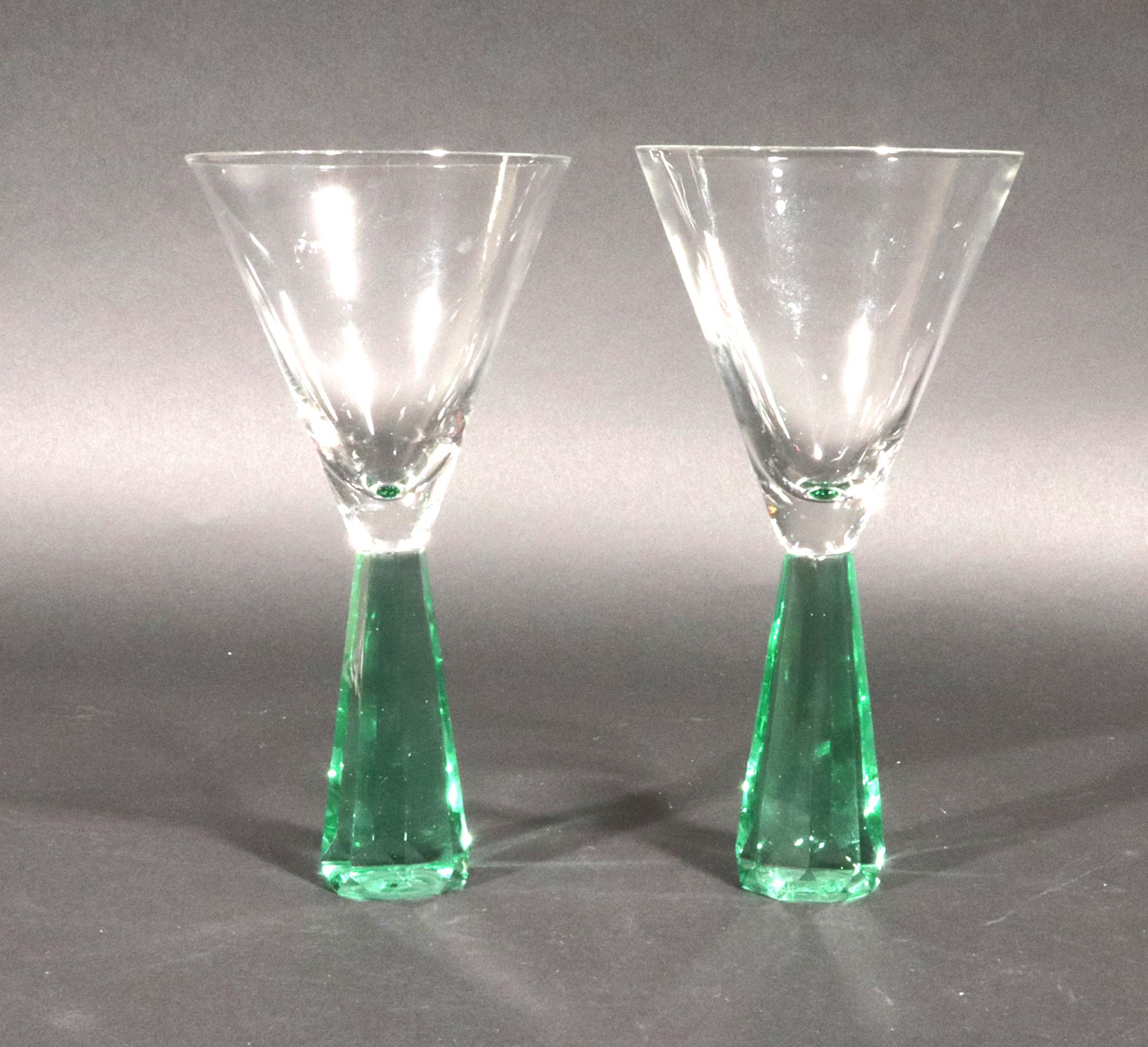 Fine XX secolo Bicchieri da Martini in vetro verde post-moderno d'epoca: un set di quattro bicchieri in vendita