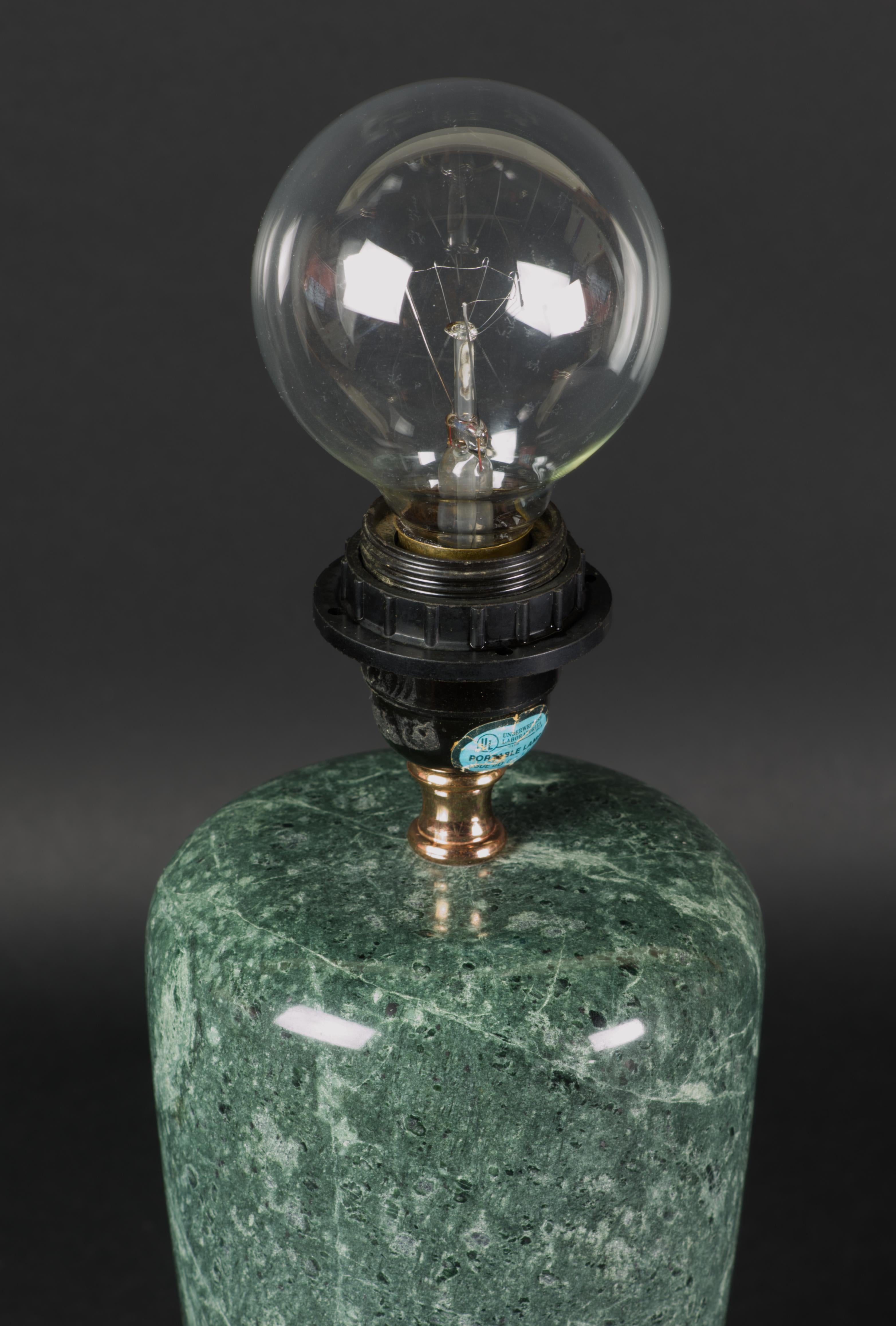 Vintage Post Modern Green Marble Stone Table Lamp In Good Condition For Sale In Clifton Springs, NY