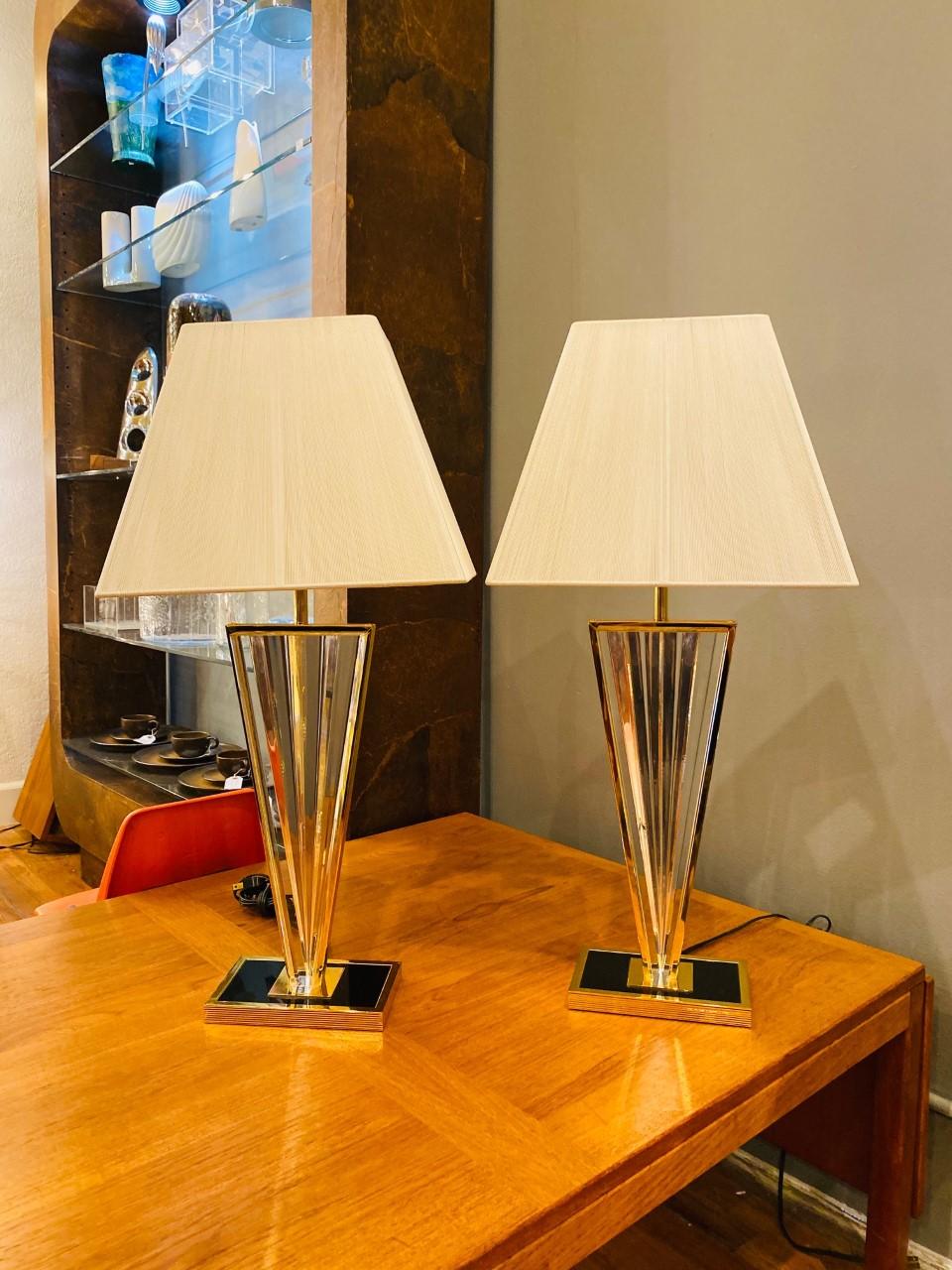 Vintage Post Modern Lucite and Gold Metal Triangular Table Lamps 3
