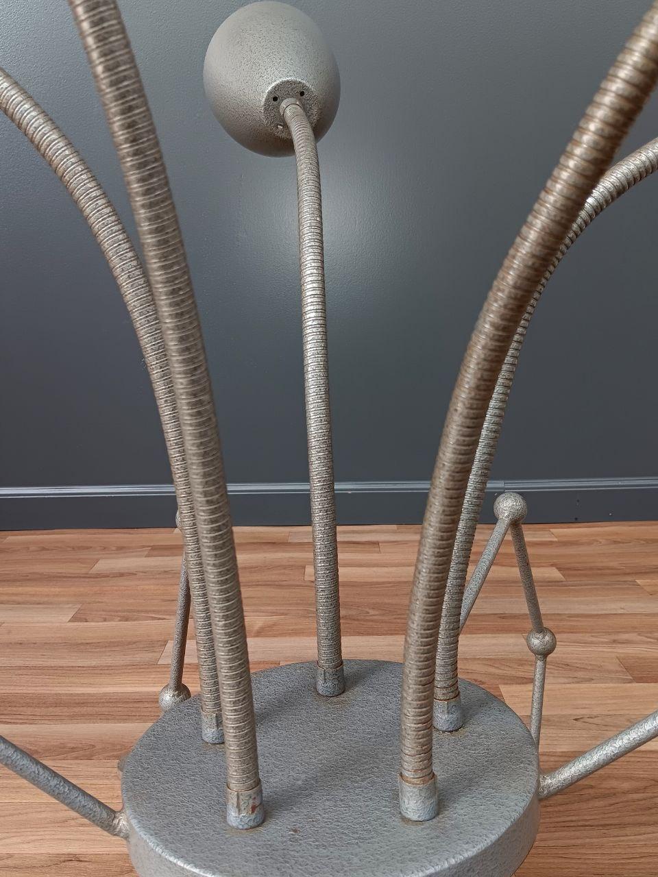 Postmoderne Metall Spinnen-Stehlampe oder Kronleuchter, Vintage (Eisen) im Angebot