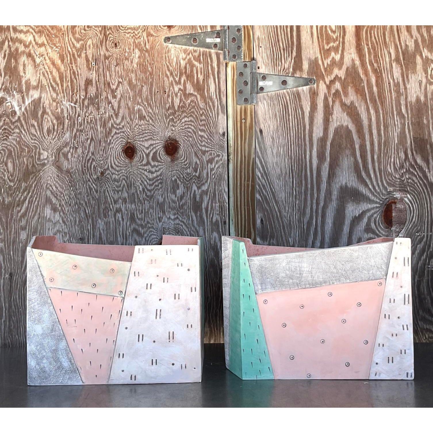 Vasi monumentali in ceramica postmoderni d'epoca - una coppia in vendita 4