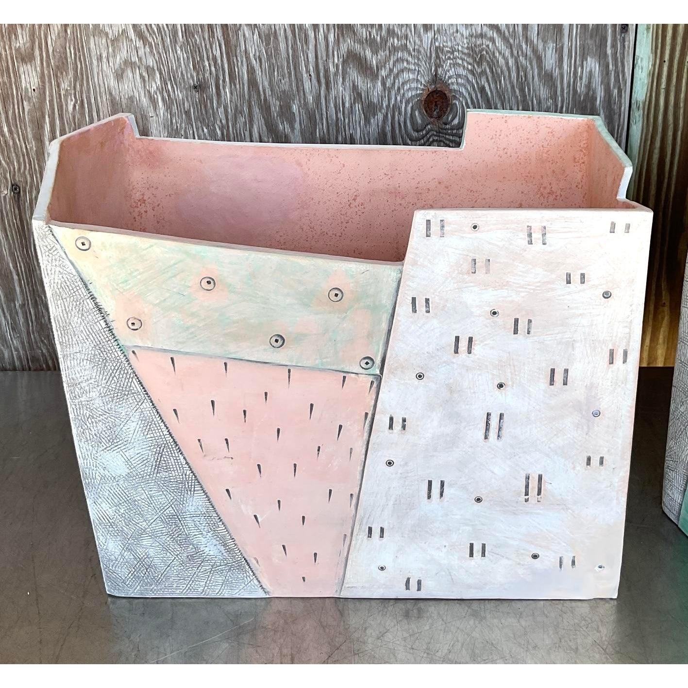 Vasi monumentali in ceramica postmoderni d'epoca - una coppia in vendita 5