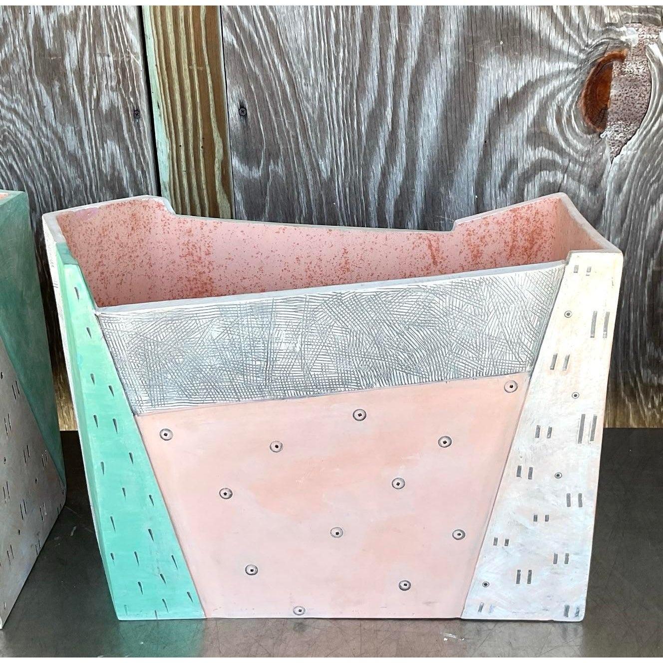 Postmoderno Vasi monumentali in ceramica postmoderni d'epoca - una coppia in vendita