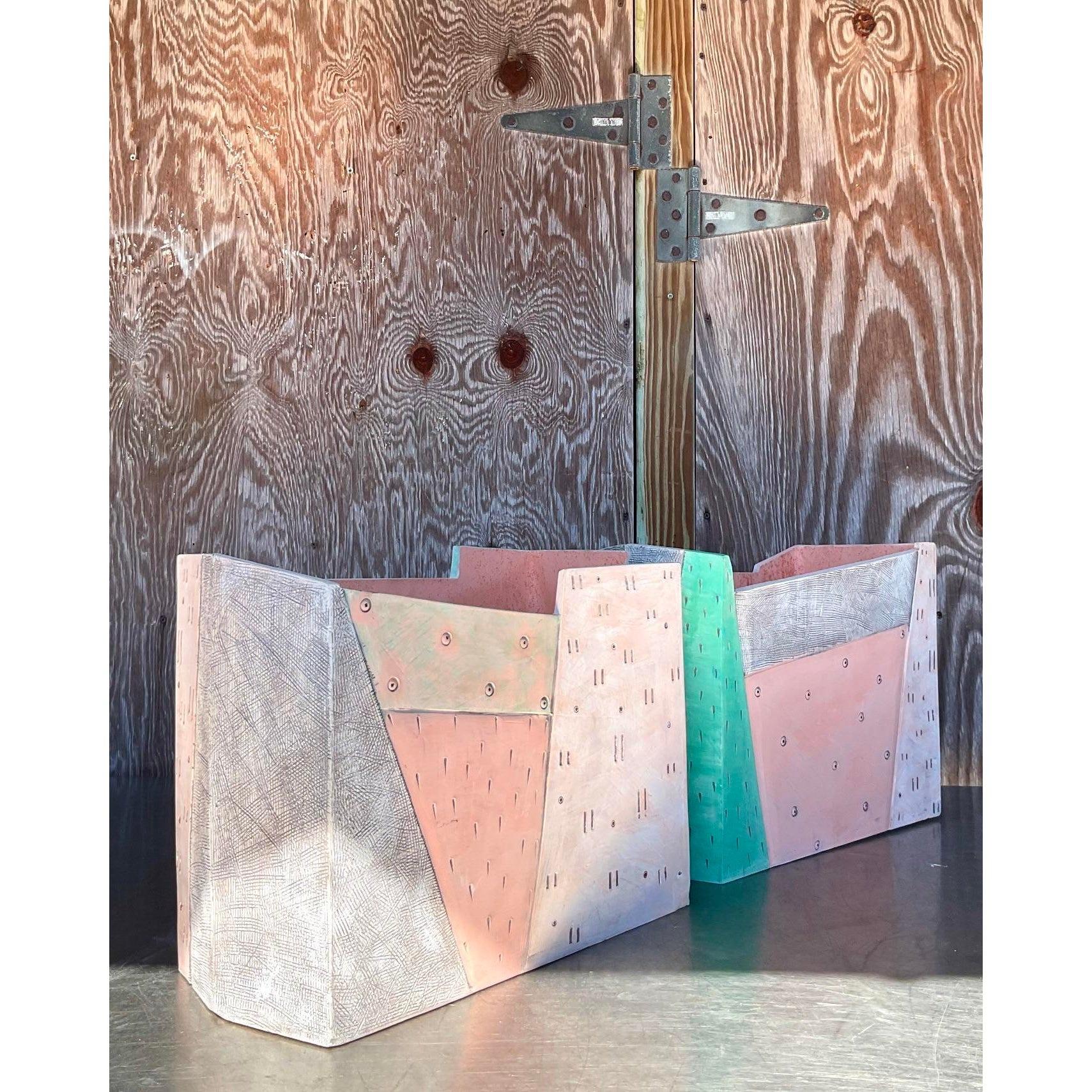 Vasi monumentali in ceramica postmoderni d'epoca - una coppia in vendita 1