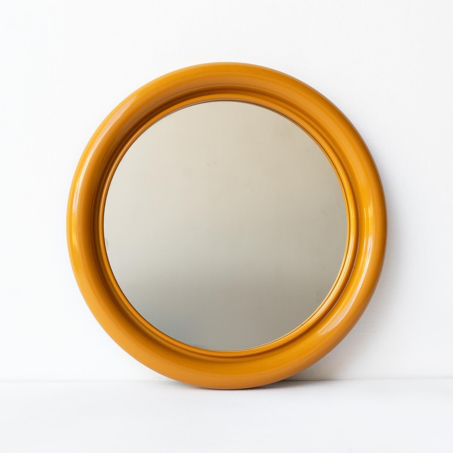 VINTAGE CIRCULAR WALL MIRROR 

A fun pop of mustard yellow plastic which frames a circular mirror.

The ‘Crayonne’ range was sold in Habitat in the 1970s-1980s period. 

Stamped ‘Made in England’ on the reverse. 

In great vintage condition with