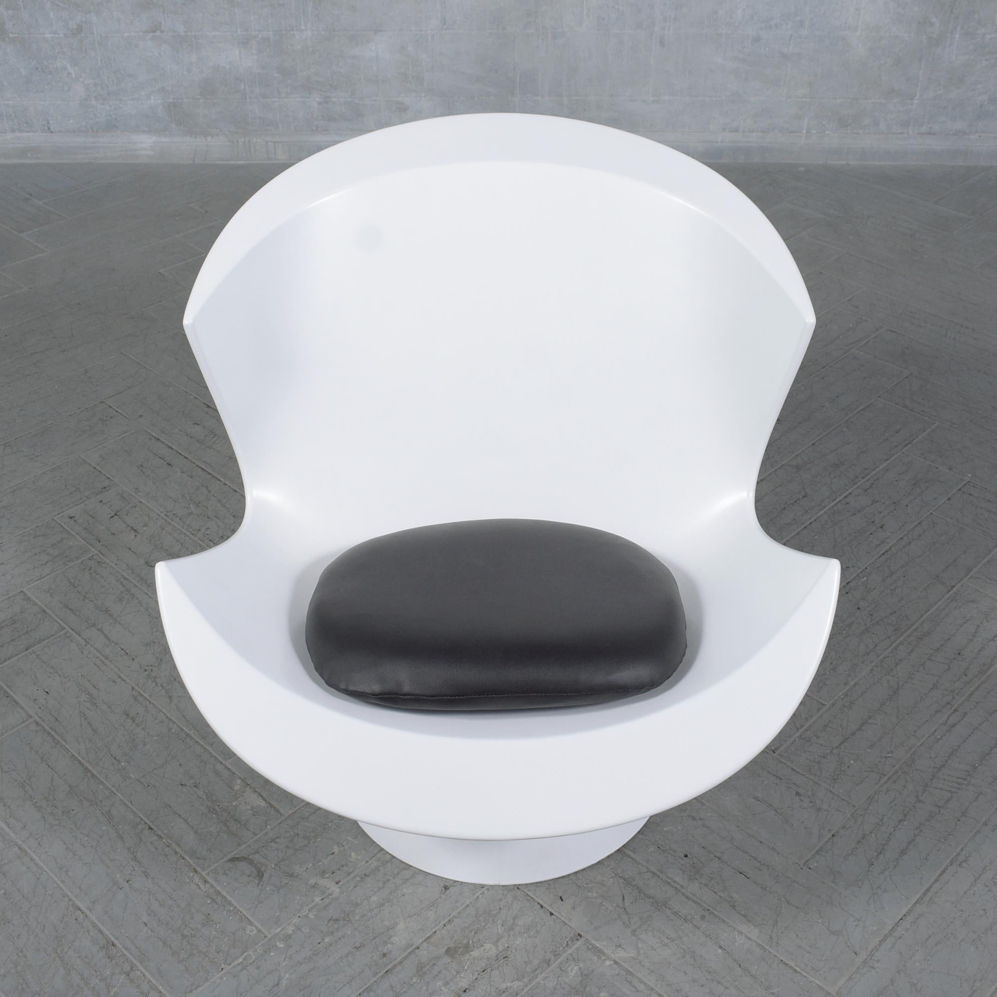Karim Rashid Post-Modern Lounge Chairs: Eine Symphonie aus Stil und Komfort (Niederländisch) im Angebot