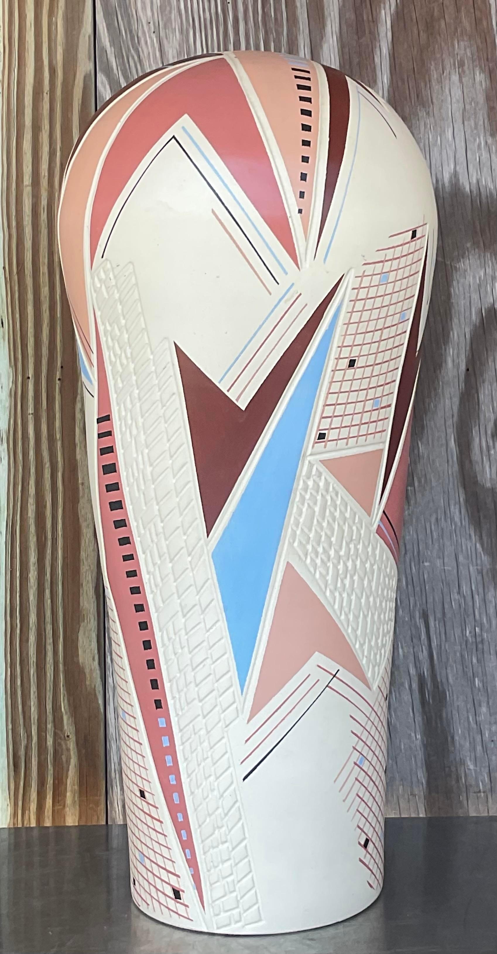 20ième siècle Grand vase vintage post-moderne peint à la main
