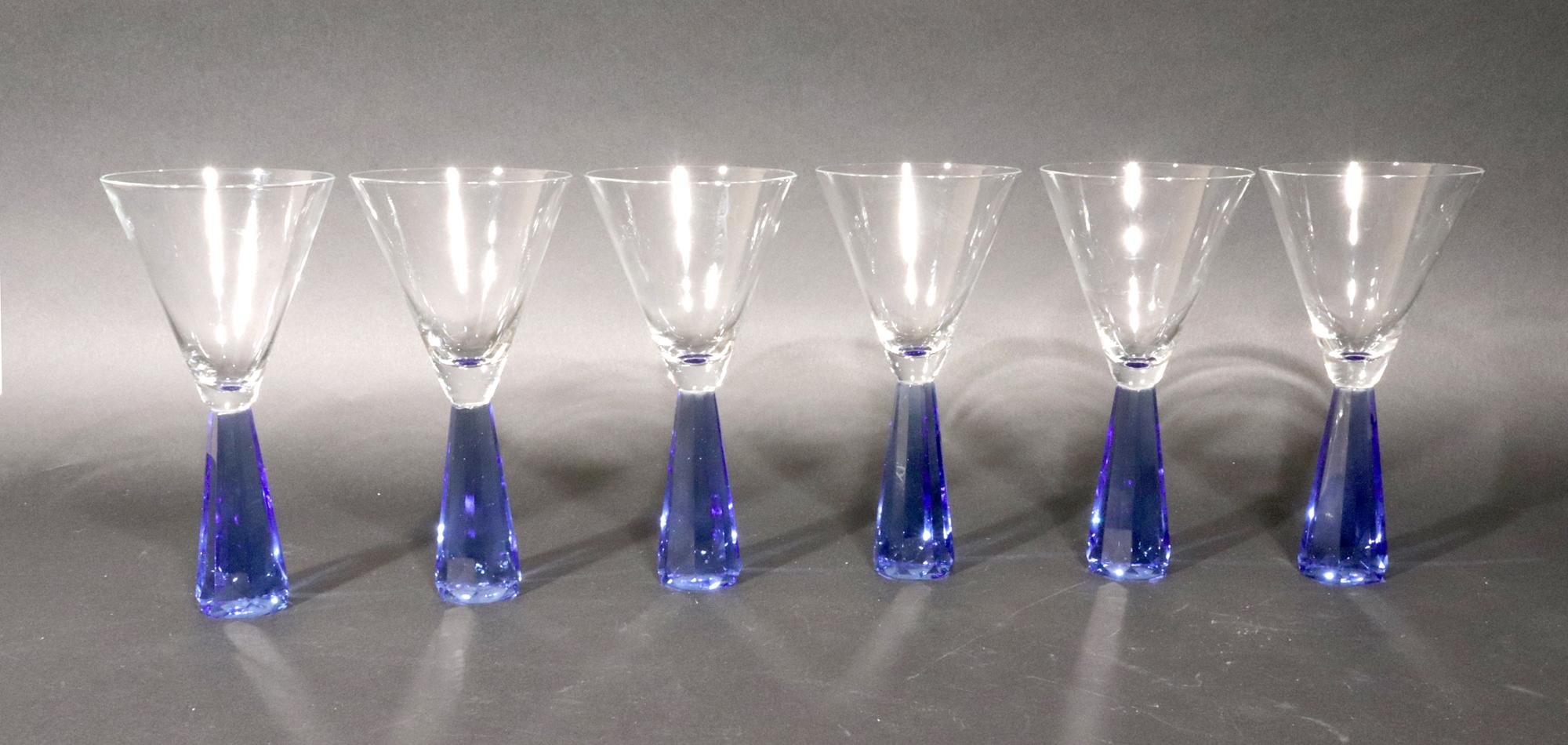 Postmoderne Verres à base bleu translucide post-moderne en vente