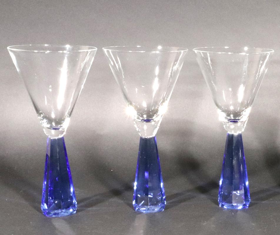 Verres à base bleu translucide post-moderne en vente 1