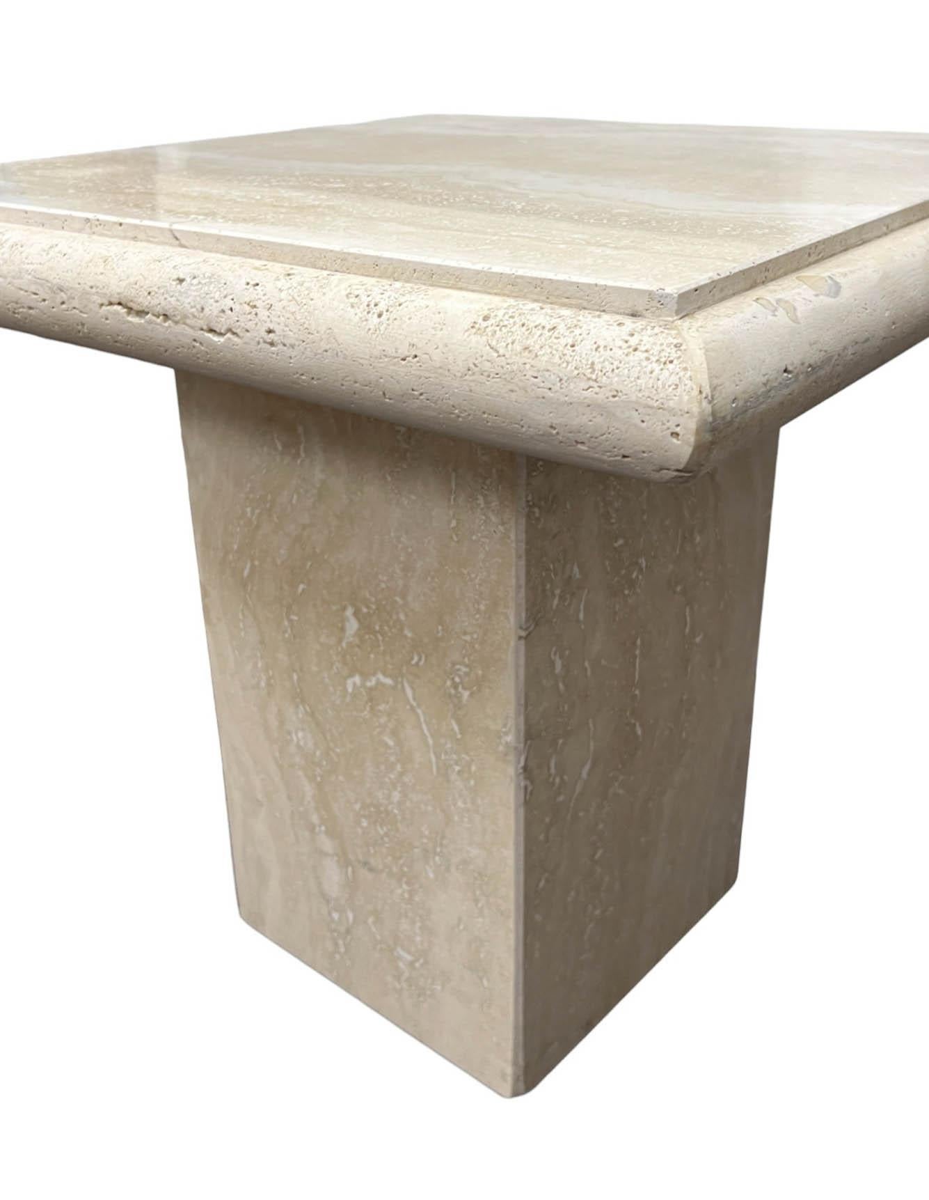 The Modernity Pedestal Table vintage en marbre travertin en vente 4