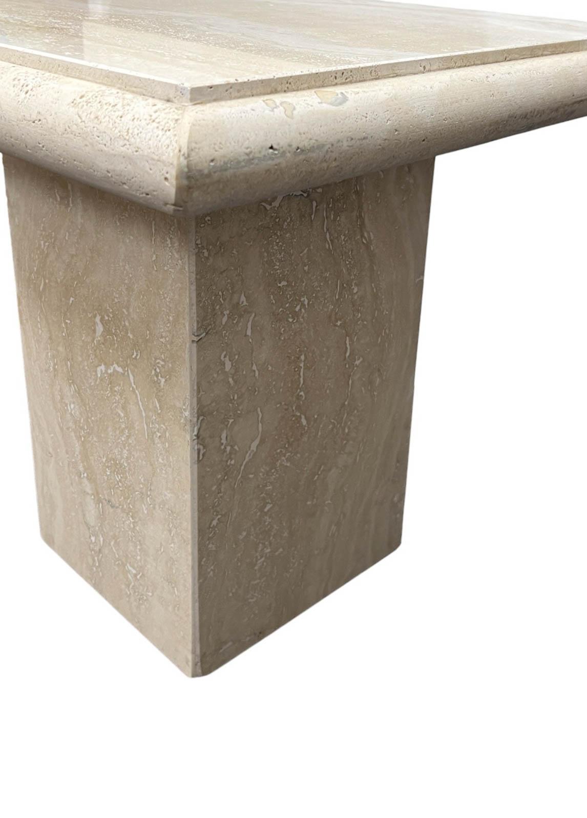 The Modernity Pedestal Table vintage en marbre travertin en vente 6