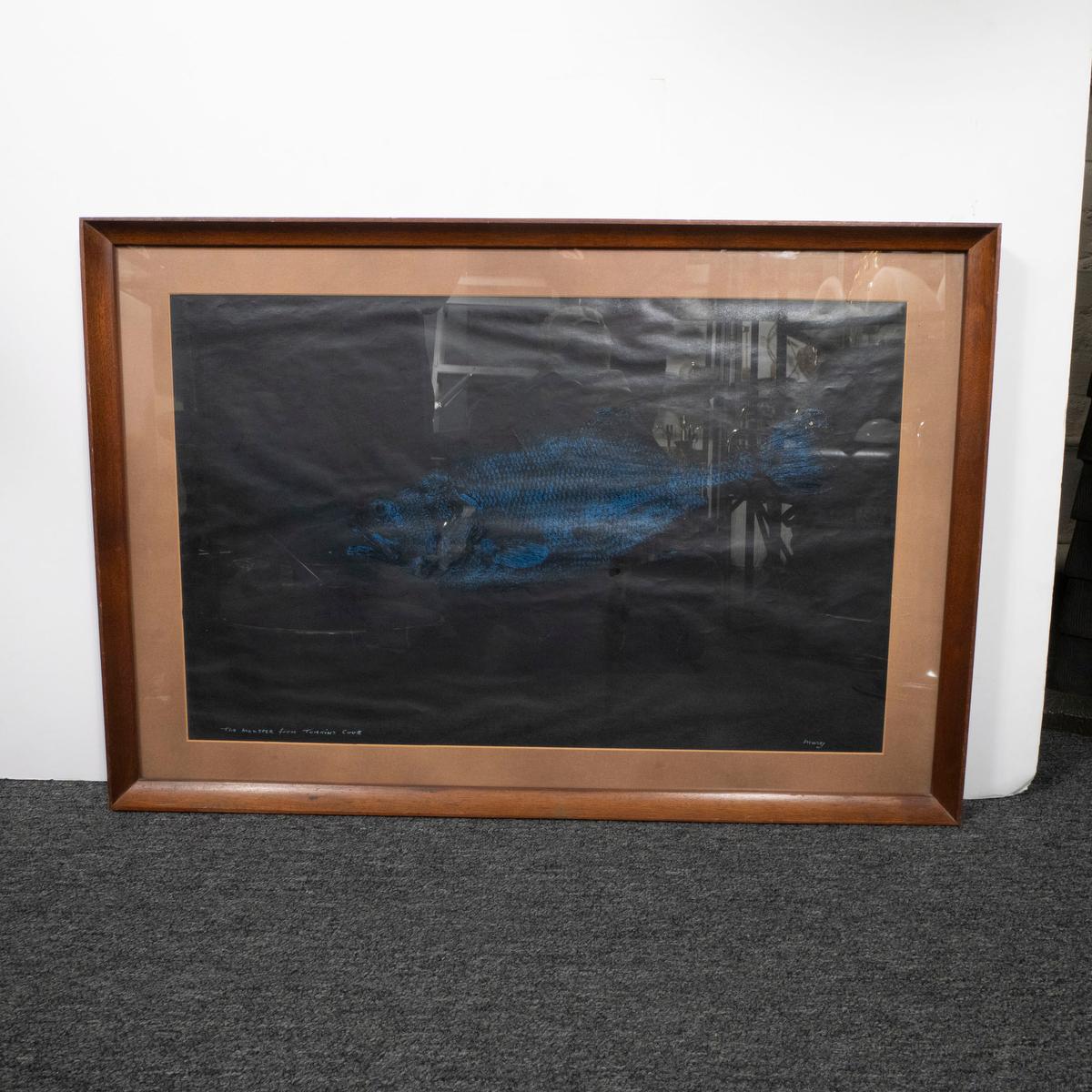 Monographie moderne de poisson d'après-guerre composée d'encre bleue sur papier noir. Signé en bas à droite 