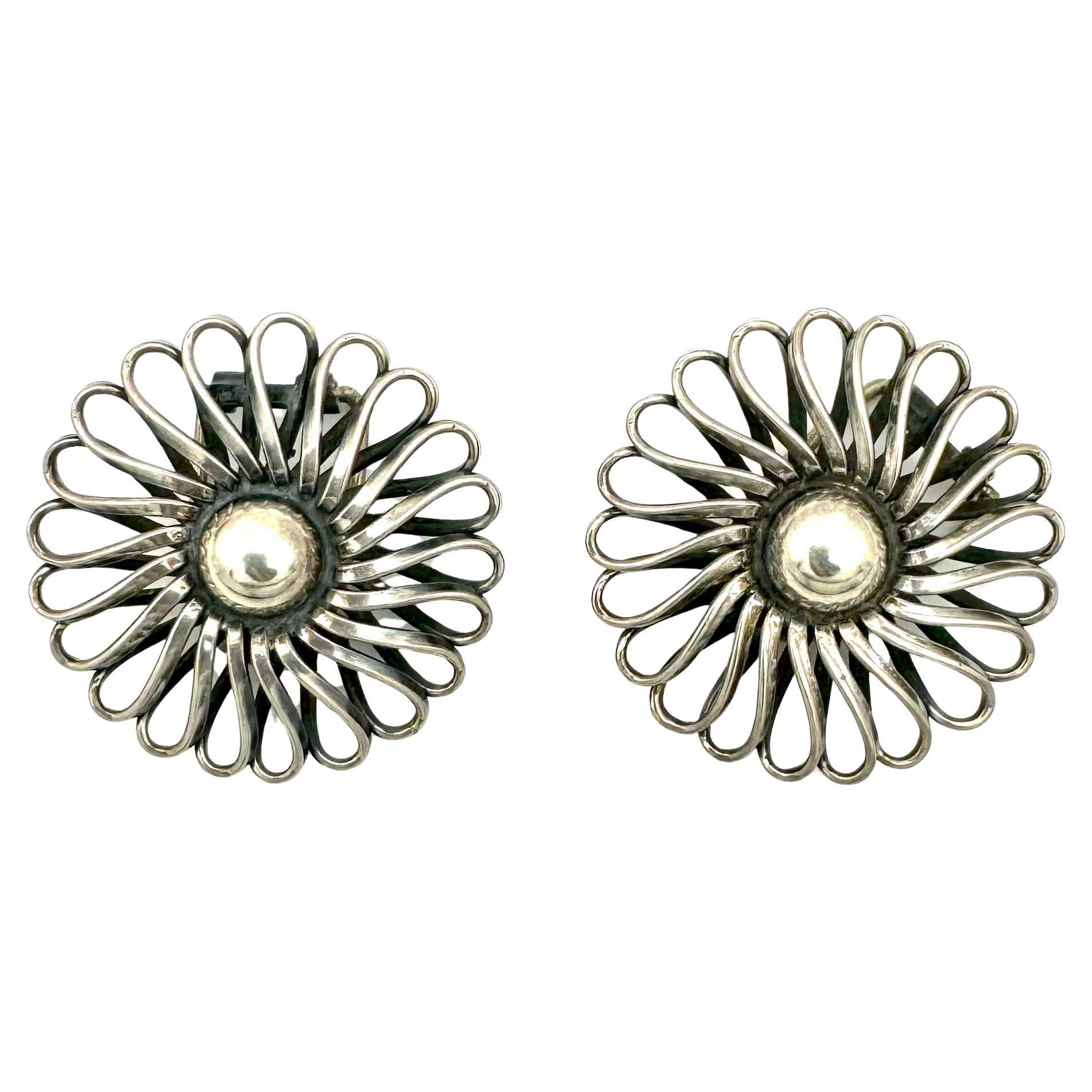 Vintage Post War Modernist Op Art Clip-on-Earrings Silver 835