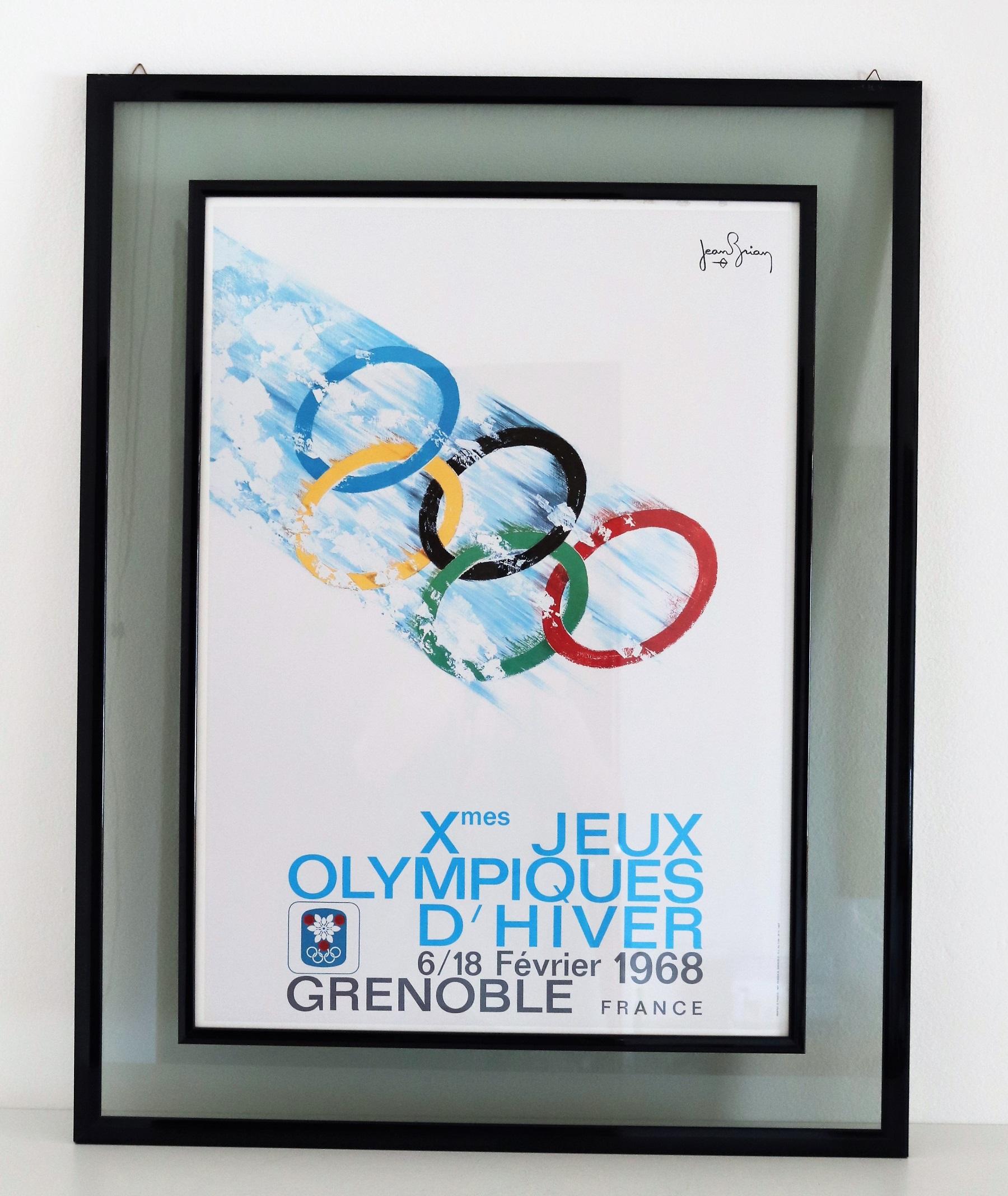 Schönes Wandbild eines alten Plakats von Jean Brian (1910-1990) für die Olympischen Winterspiele in Grenoble, Frankreich, im Februar 1968.
Das Plakat ist in sehr gutem Zustand und kommt mit seinem originalen Holz- und Doppelglasrahmen in blauer