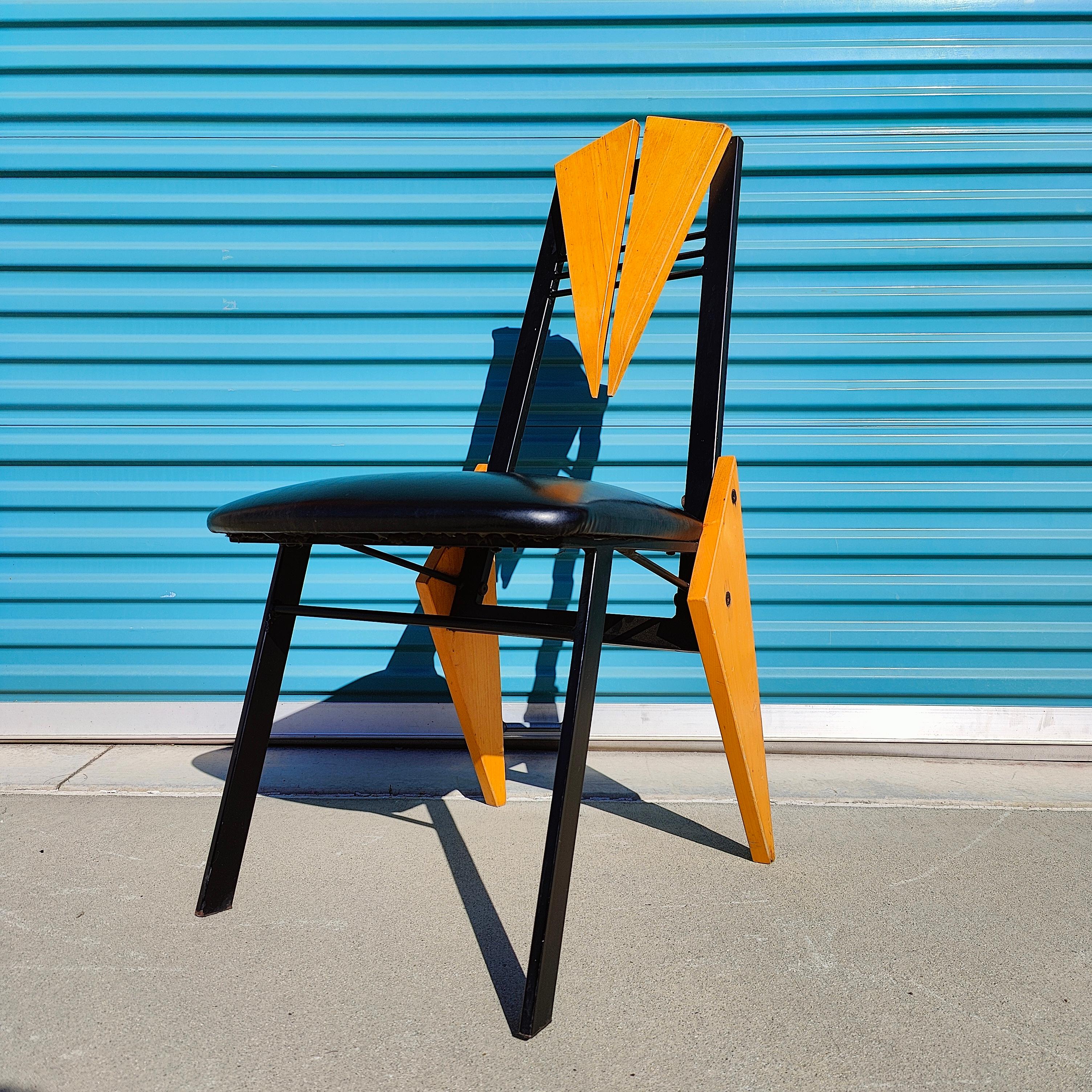 Chaises de salle à manger vintage postmodernes abstraites et géométriques style Memphis en vente 3