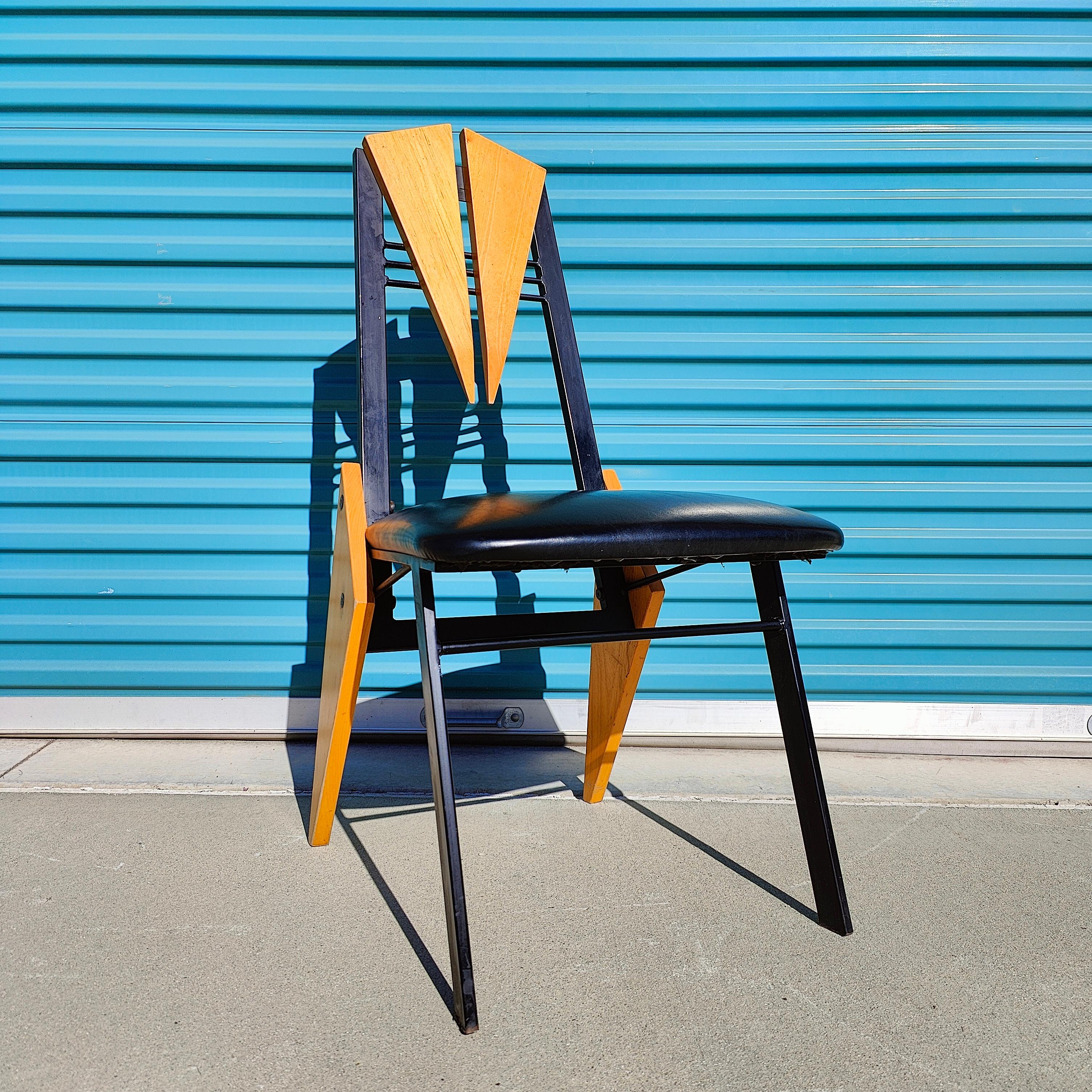 Chaises de salle à manger vintage postmodernes abstraites et géométriques style Memphis en vente 4