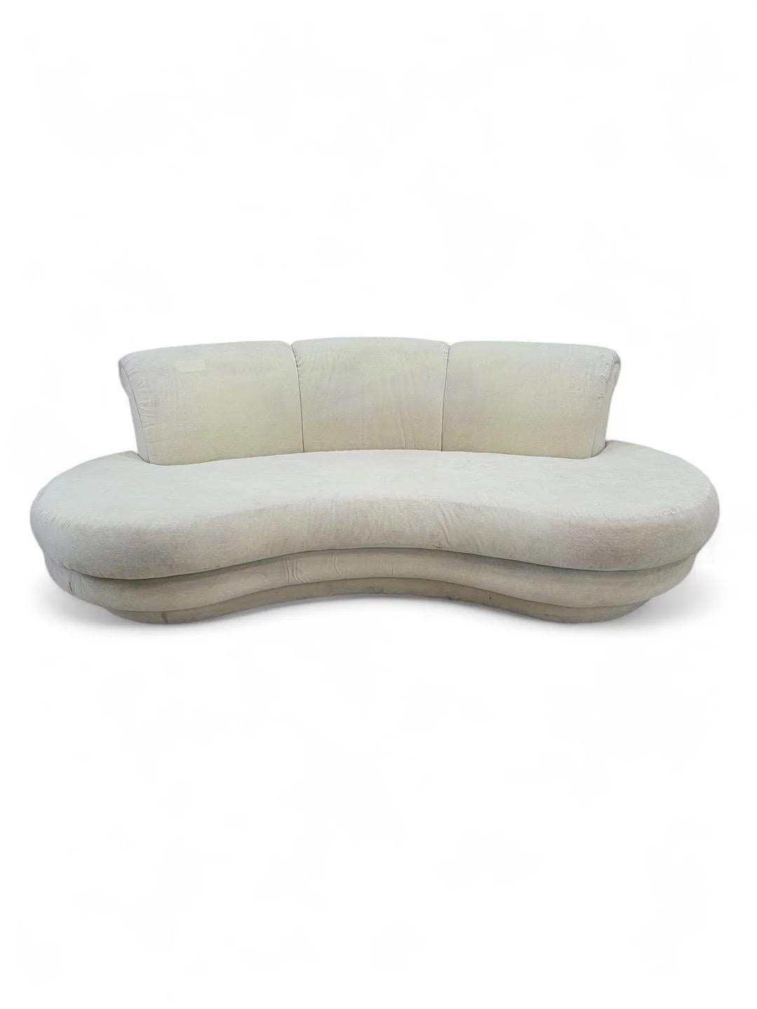 Vintage Postmoderne Adrian Pearsall Canapé nuage en forme de rein pour Upholstery

Le canapé vintage postmoderne Adrian Pearsall en forme de nuage est une pièce frappante qui incarne le design moderne du milieu du siècle avec sa forme unique de rein