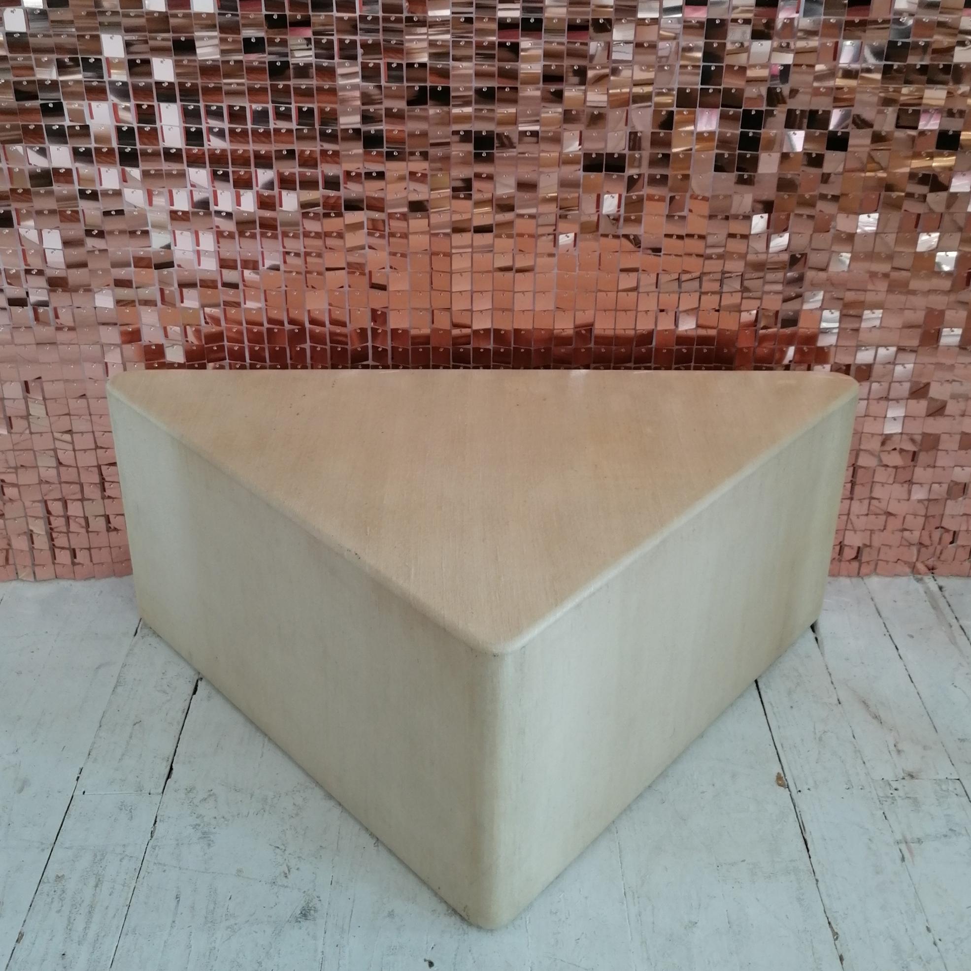 Postmodern grasscloth triangular coffee table, USA 1980s. Made from a heavyweight fiberglass material, with a grasscloth.

Dimensions: width 104cm, depth 55cm, height 41cm
