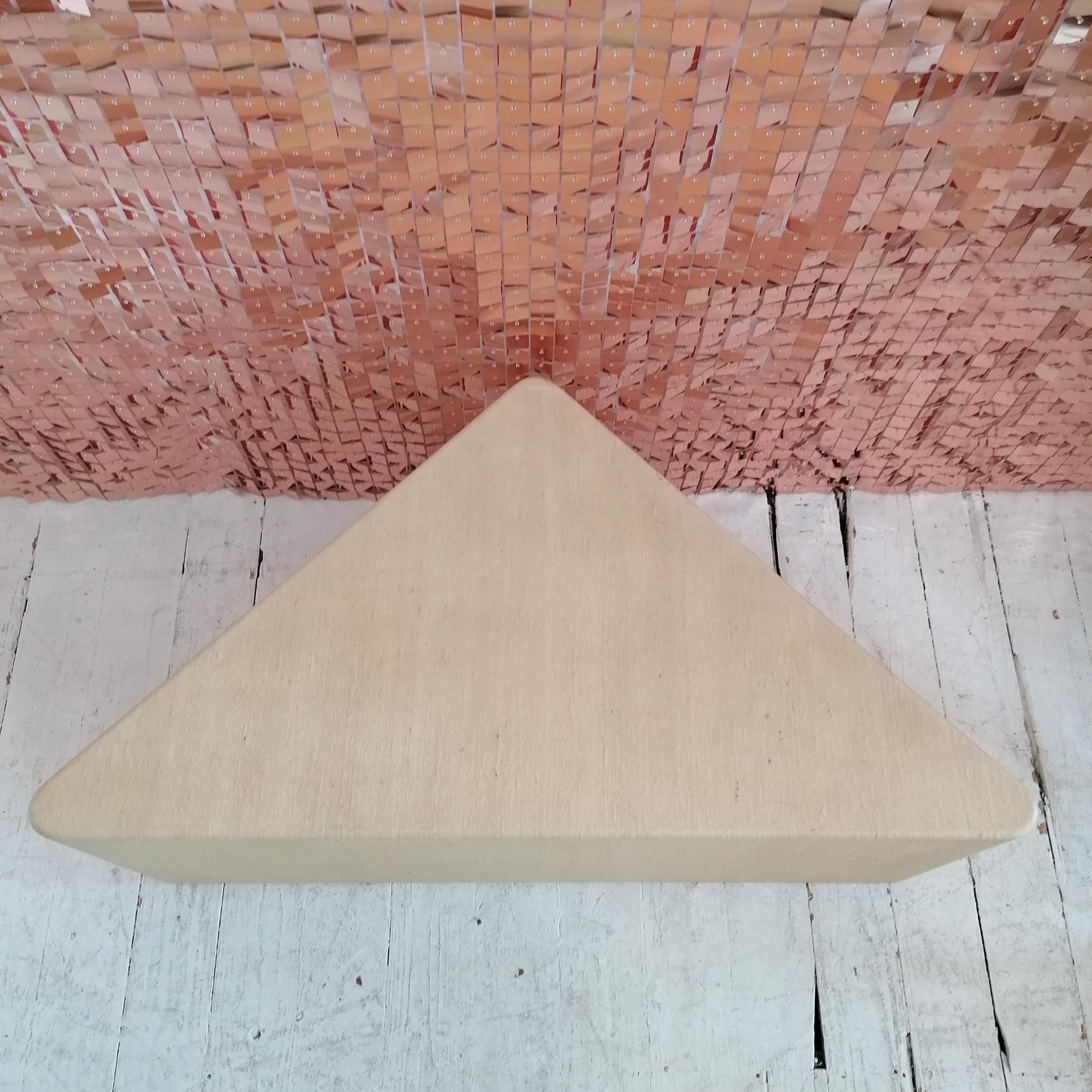 Vintage postmodern American grasscloth triangle coffee table, 1980s For Sale 2