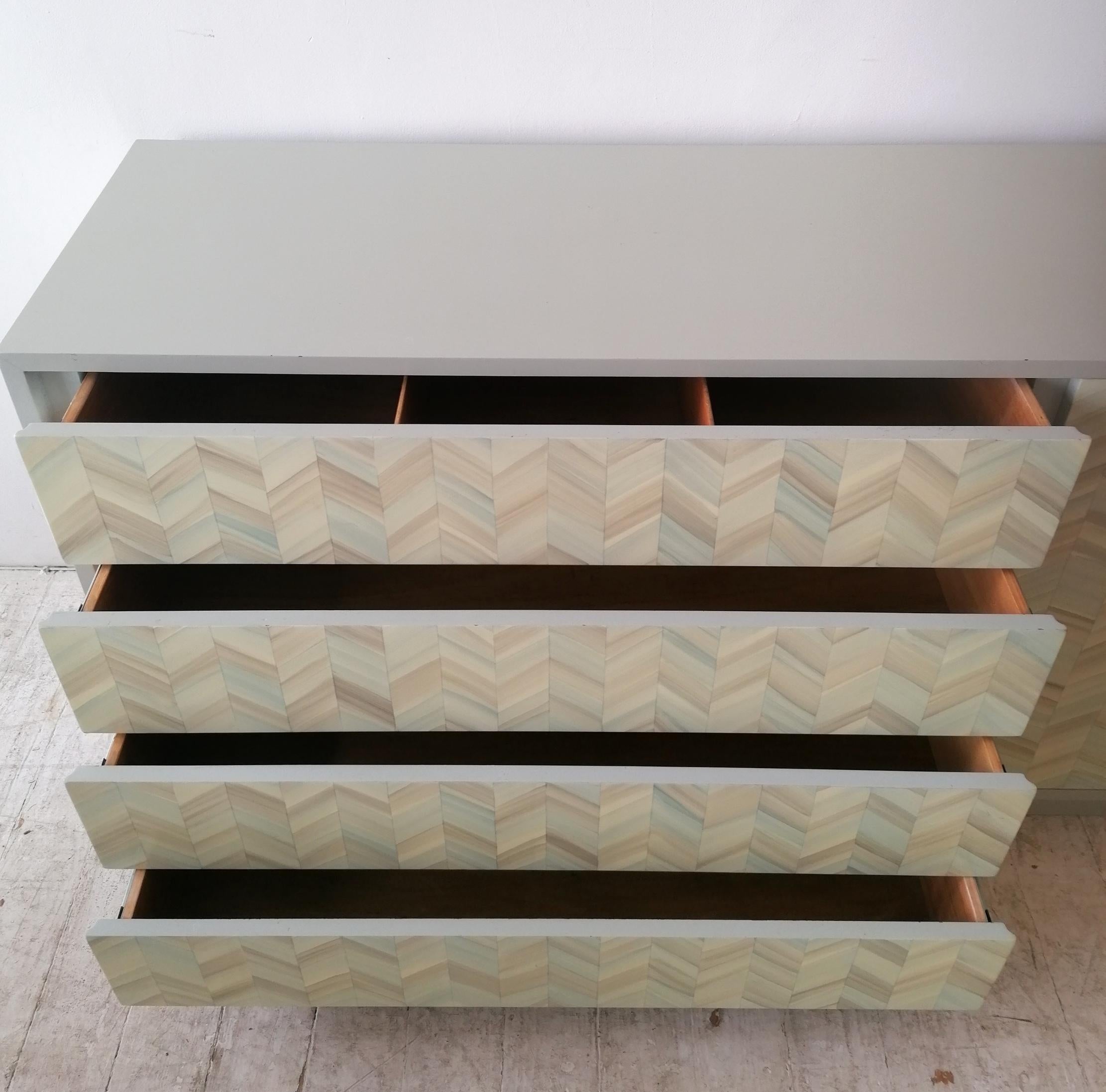 Vintage postmodern American lacquered chevron design sideboard 1980s For Sale 5