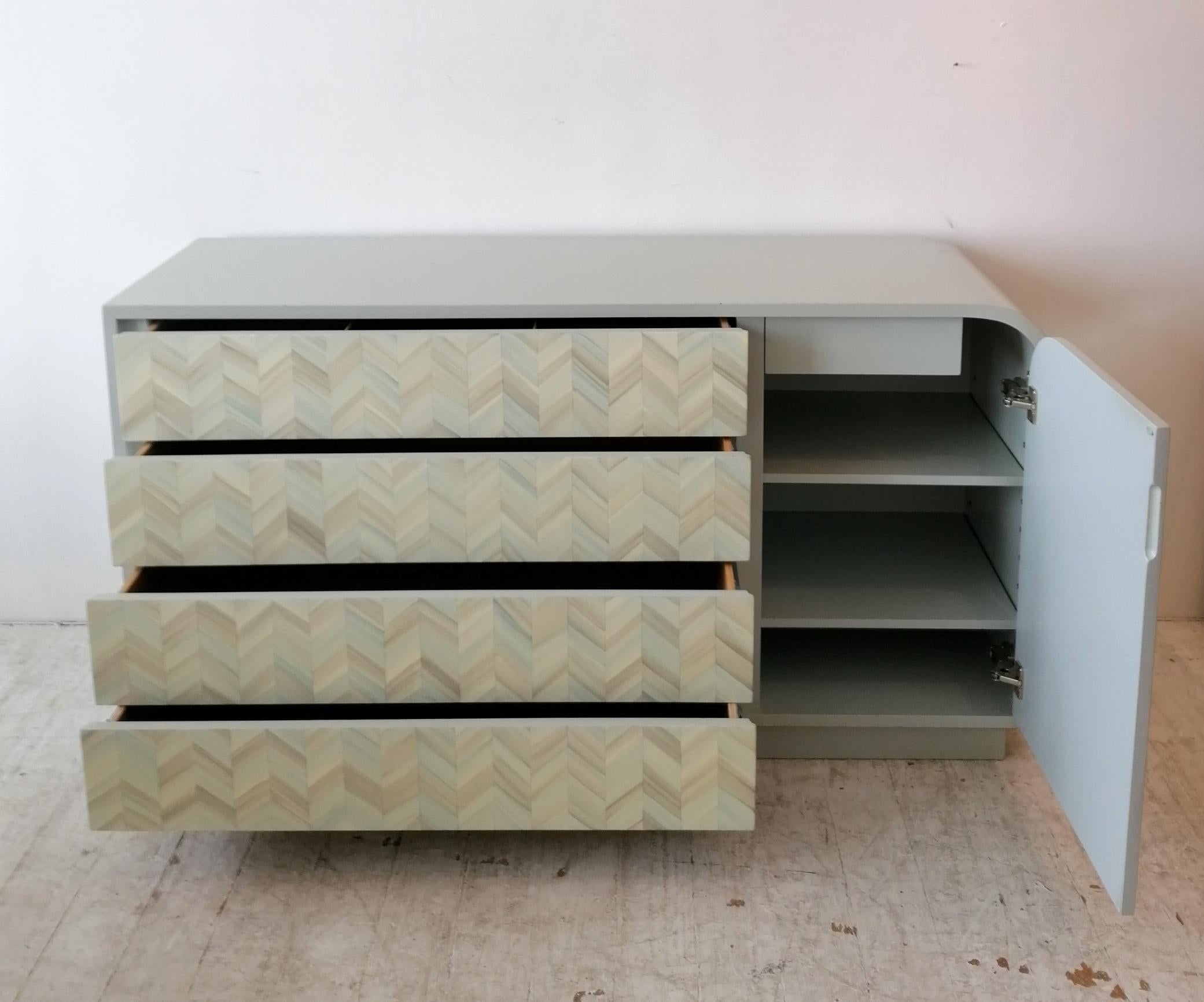 Vintage postmodern American lacquered chevron design sideboard 1980s For Sale 2