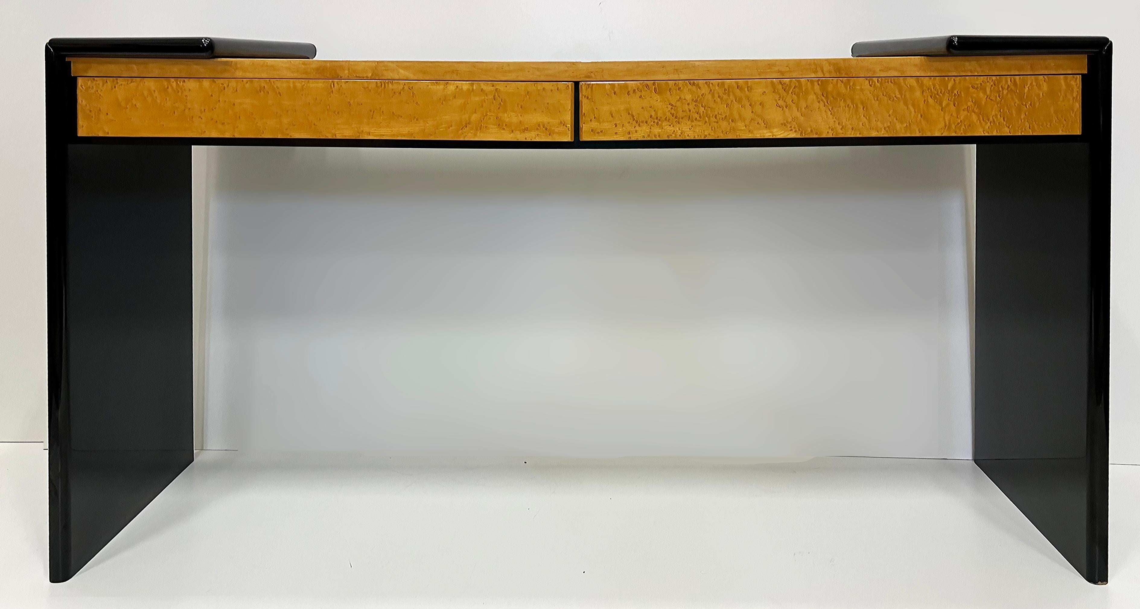 Vintage Postmodern Birdseye Console, Pace Collection Attributed In Good Condition For Sale In Miami, FL