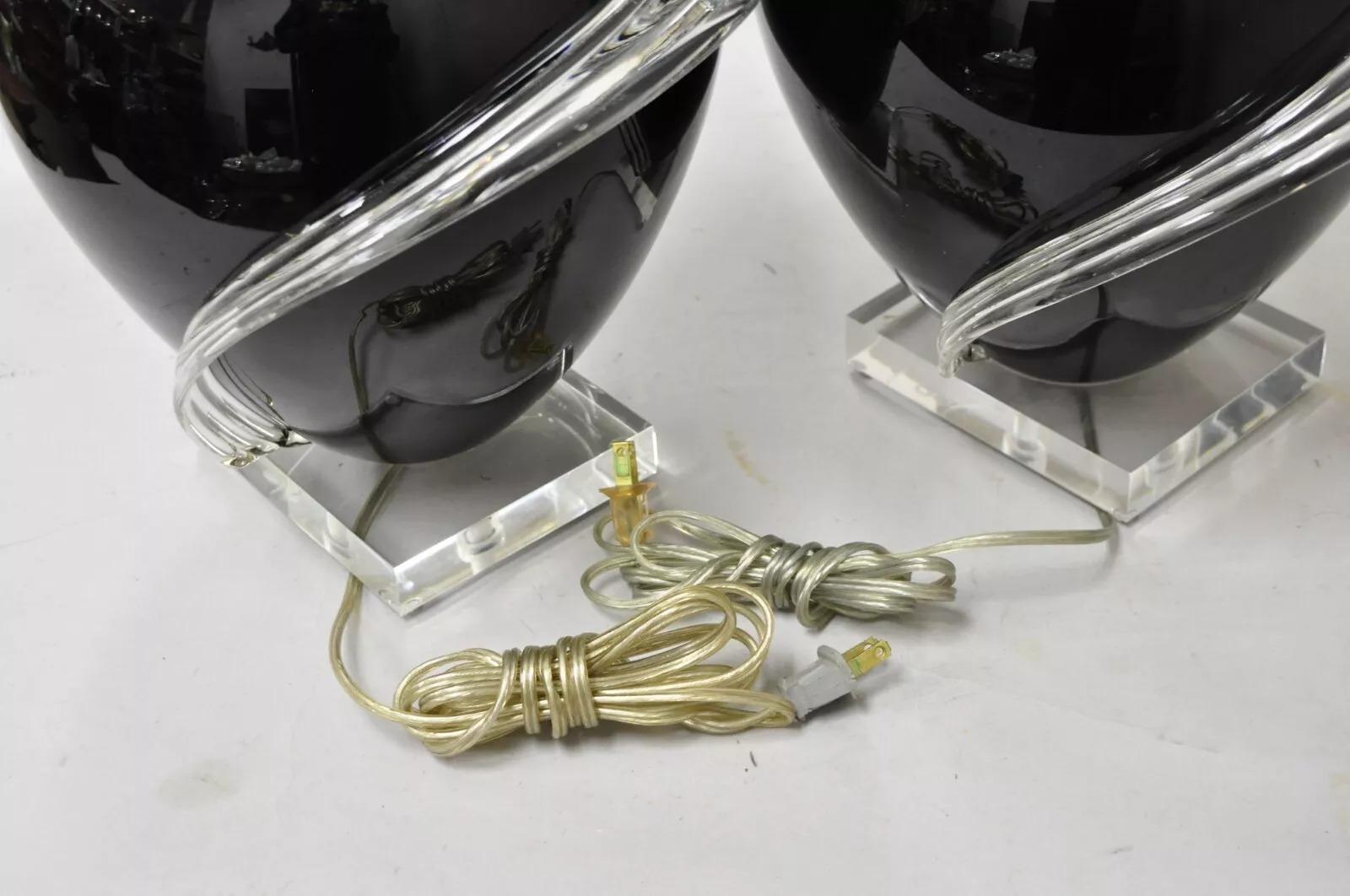 Paire de lampes de table postmodernes en verre soufflé noir, ruban transparent et lucite en vente 3