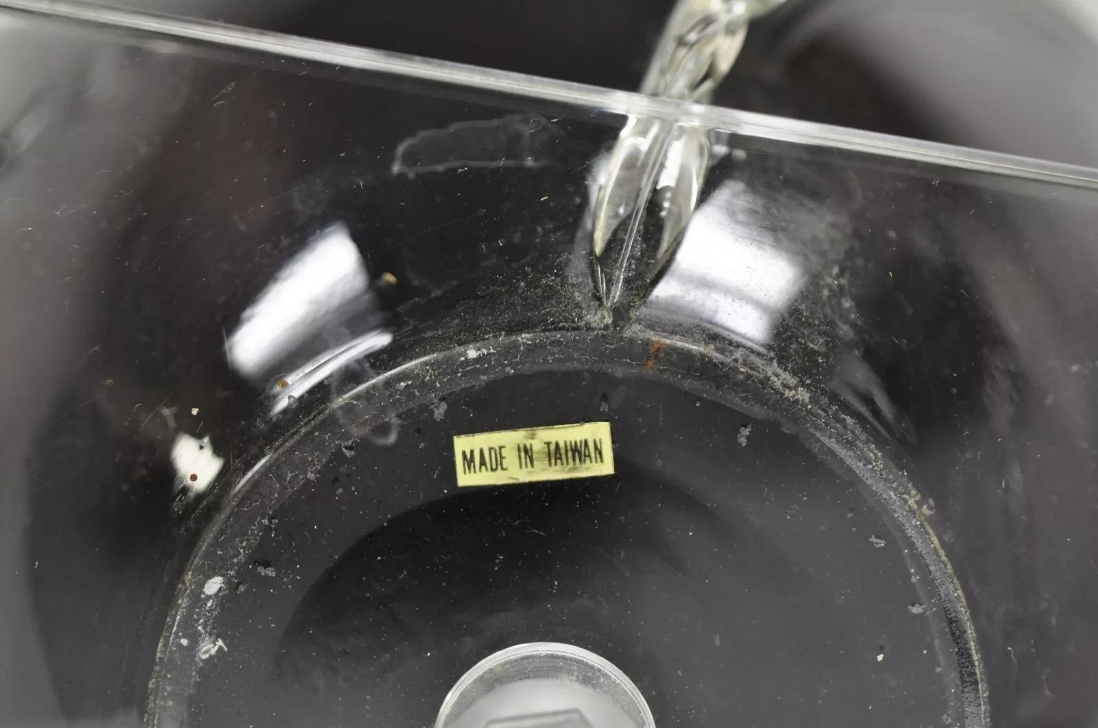 Paire de lampes de table postmodernes en verre soufflé noir, ruban transparent et lucite en vente 2