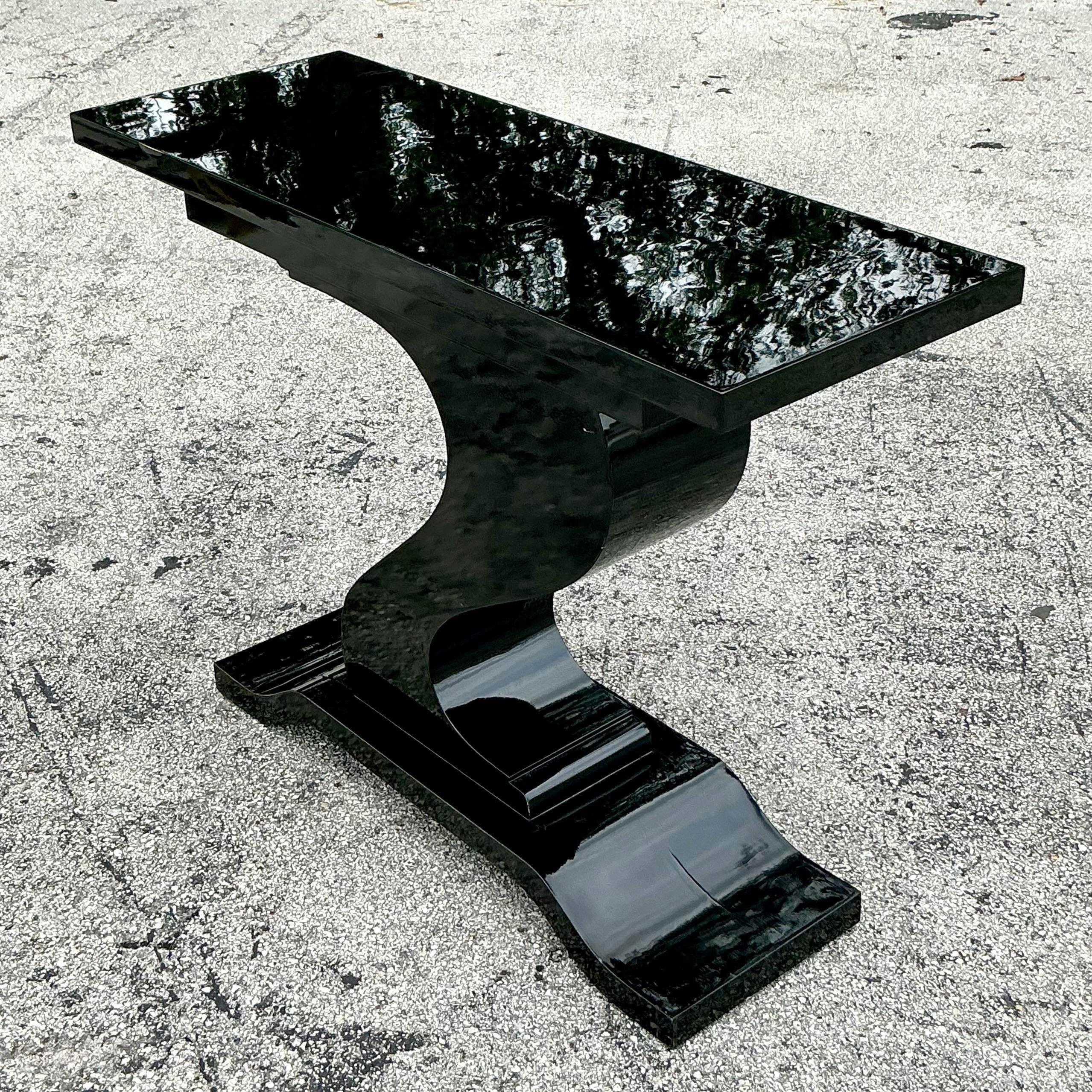 Consola Postmoderna Vintage Lacada en Negro siglo XX en venta