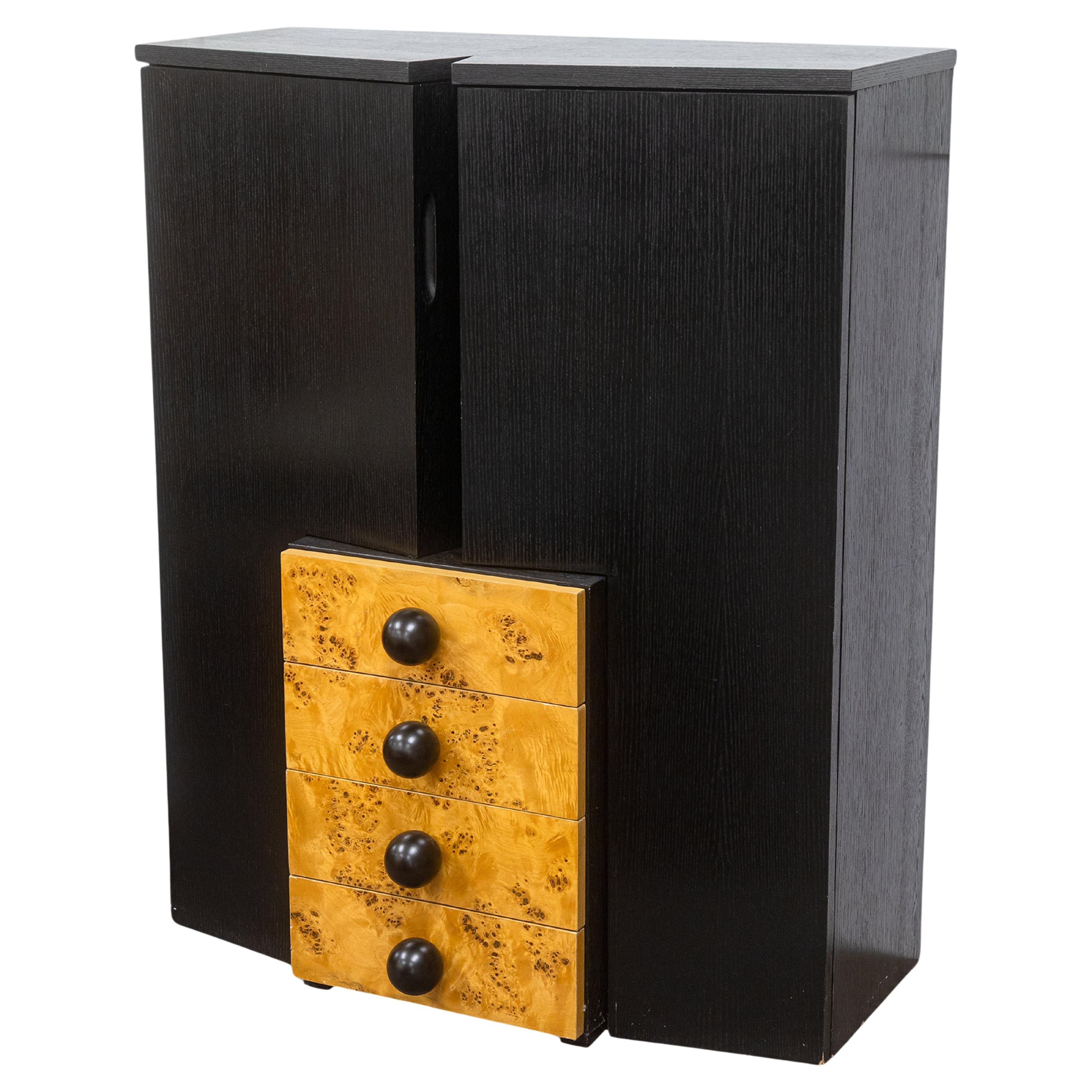 Mobile da bar postmoderno in legno laccato nero e radica d
epoca