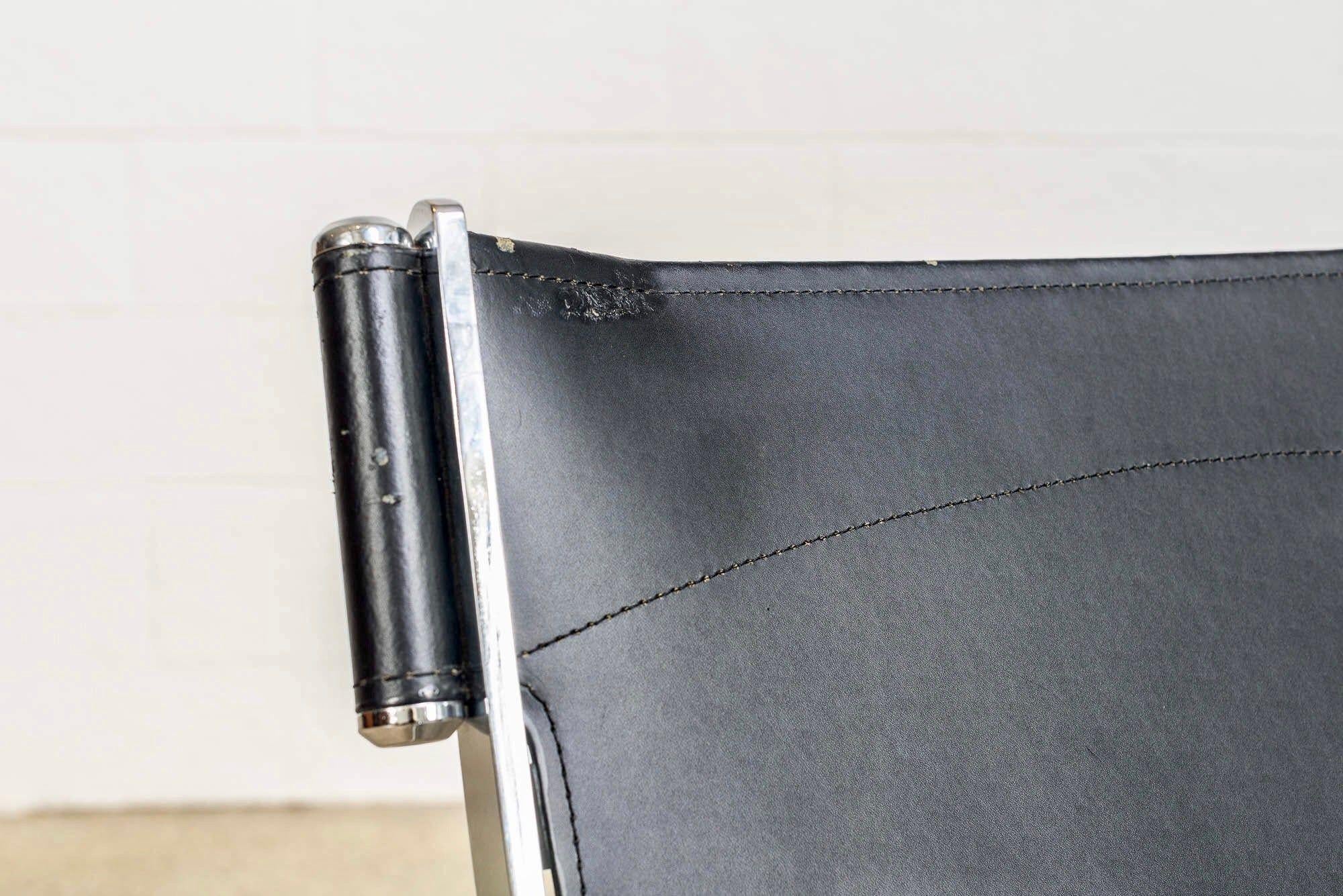 Postmoderne schwarze lederne und verchromte Lounge-Stühle von Antonio Citterio im Angebot 4