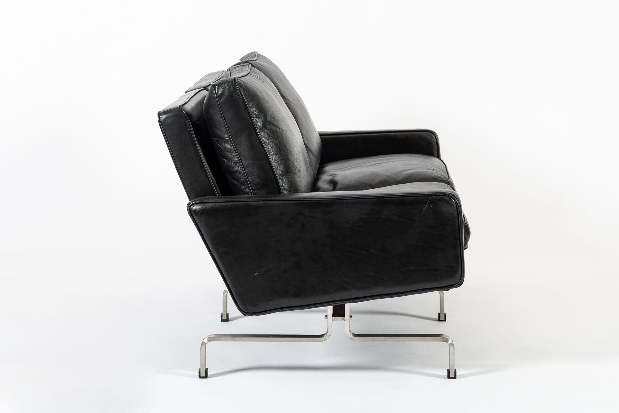 Vintage Postmodern Black Leather Loveseat Sofa, 1980s In Good Condition For Sale In Detroit, MI