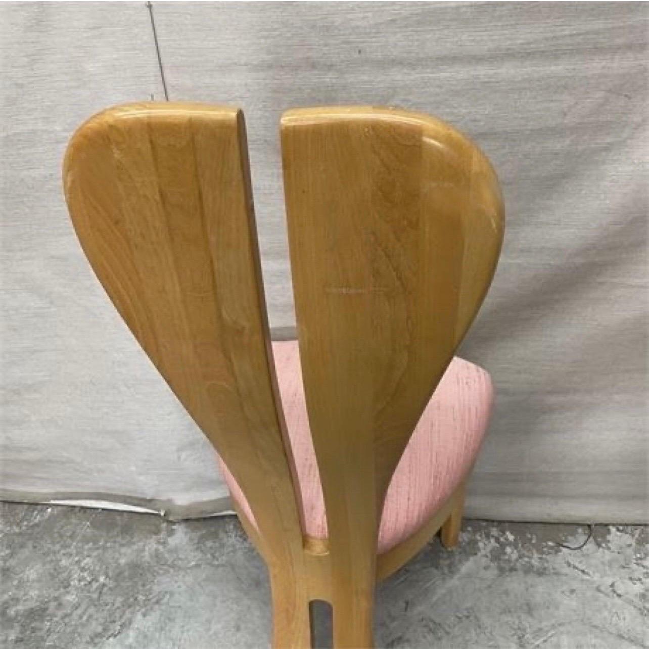 Vintage postmodern Bunny Ears Chair In Good Condition For Sale In Charleston, SC