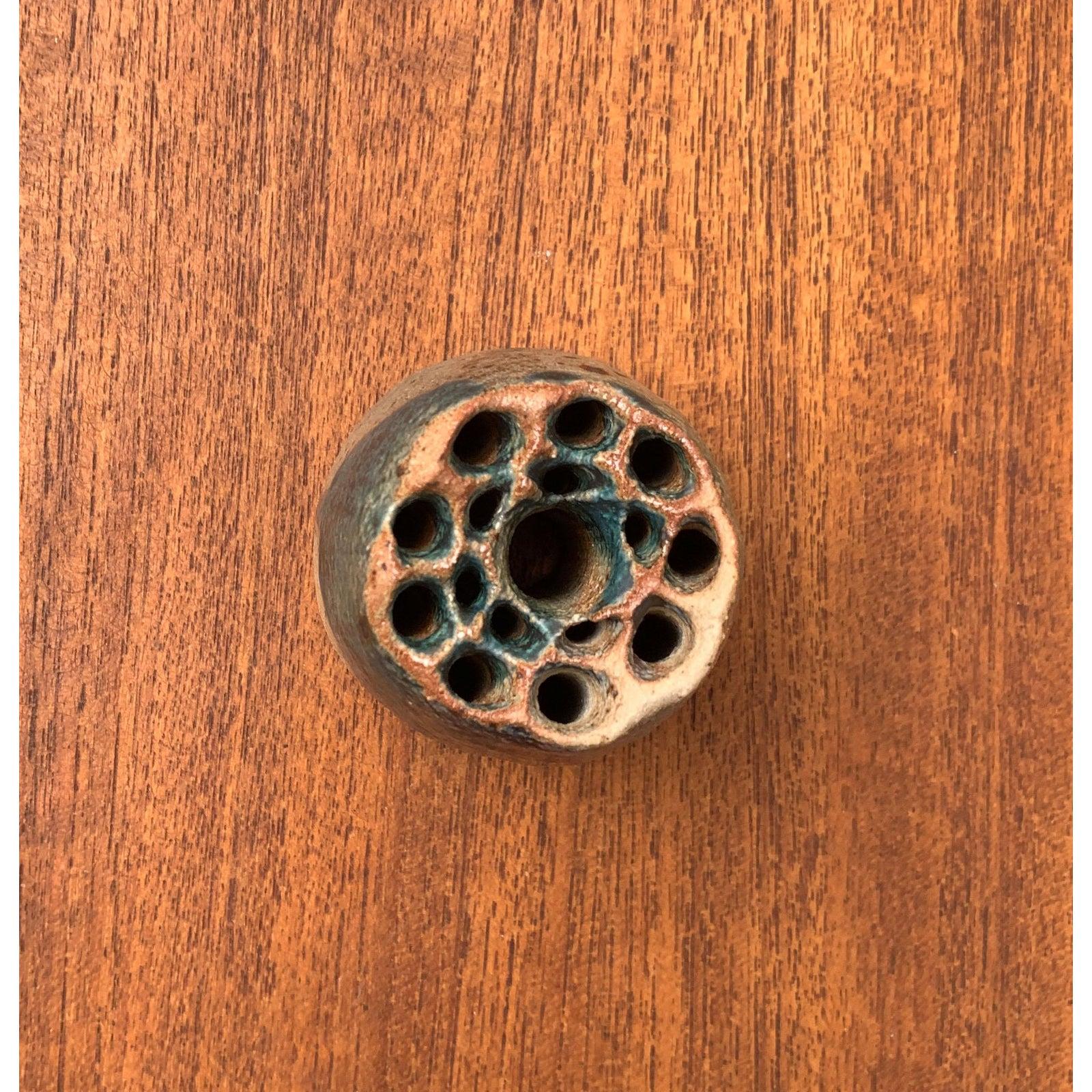 Vase à fleurs piqué en céramique postmoderne, années 1980 en vente 3