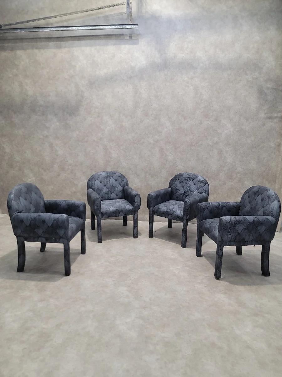 Vintage Postmodern Deco Style Arched Back Upholstering Stühle - Set von 8 im Zustand „Gut“ im Angebot in Chicago, IL