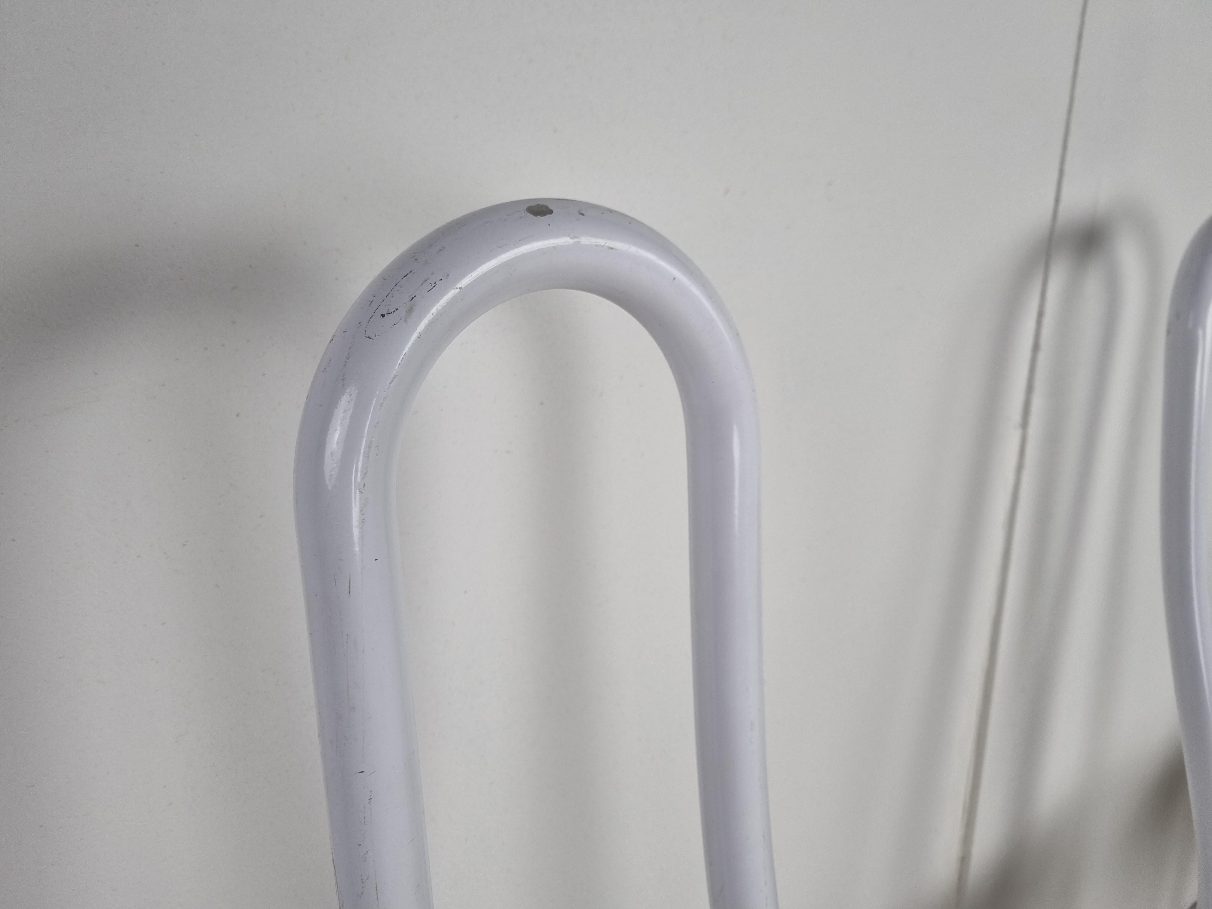 Metallo Sedie da pranzo postmoderne d'epoca, anni '60 in vendita