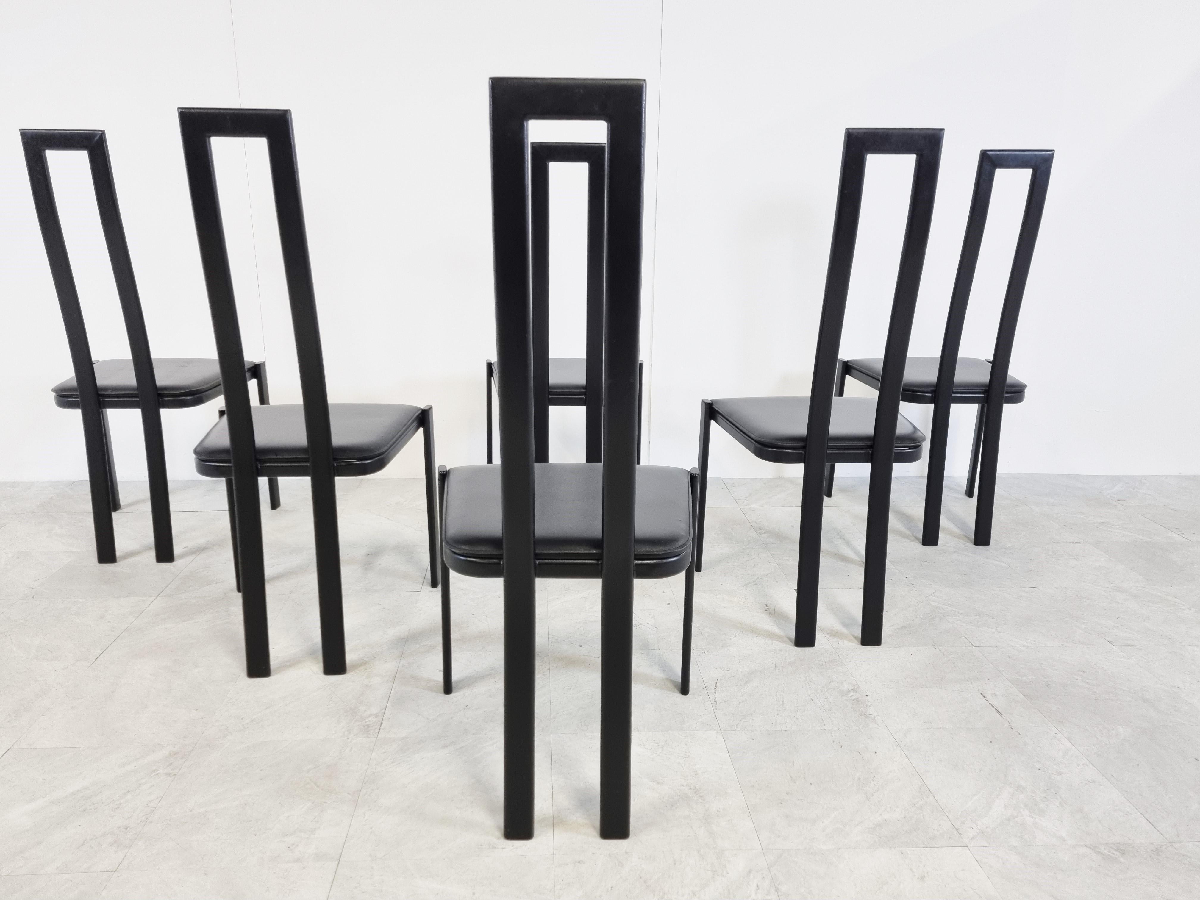 Italian metal postmodern dining chairs with black metal frames and black leather seats.

Good condition.

In the style of Cattelan Italy

1980s - Italy

Dimensions:
Height: 104cm/40.94