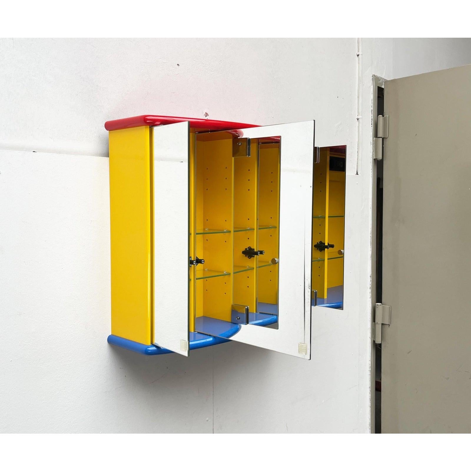 Vintage Postmodern French Bathroom Mirror Cabinet from Decotec, 1980s In Good Condition For Sale In Hamburg, DE