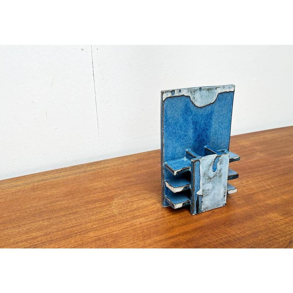 Vaso vintage postmoderno di Studio Pottery tedesco, in ottime condizioni. Progettato dal 1970 al 1979.

Informazioni aggiuntive:
Materiale: Ceramica
Colore: blu
Stili: Postmoderno
Paese di origine: Germania
Tipo di articolo: Vintage, Antico o