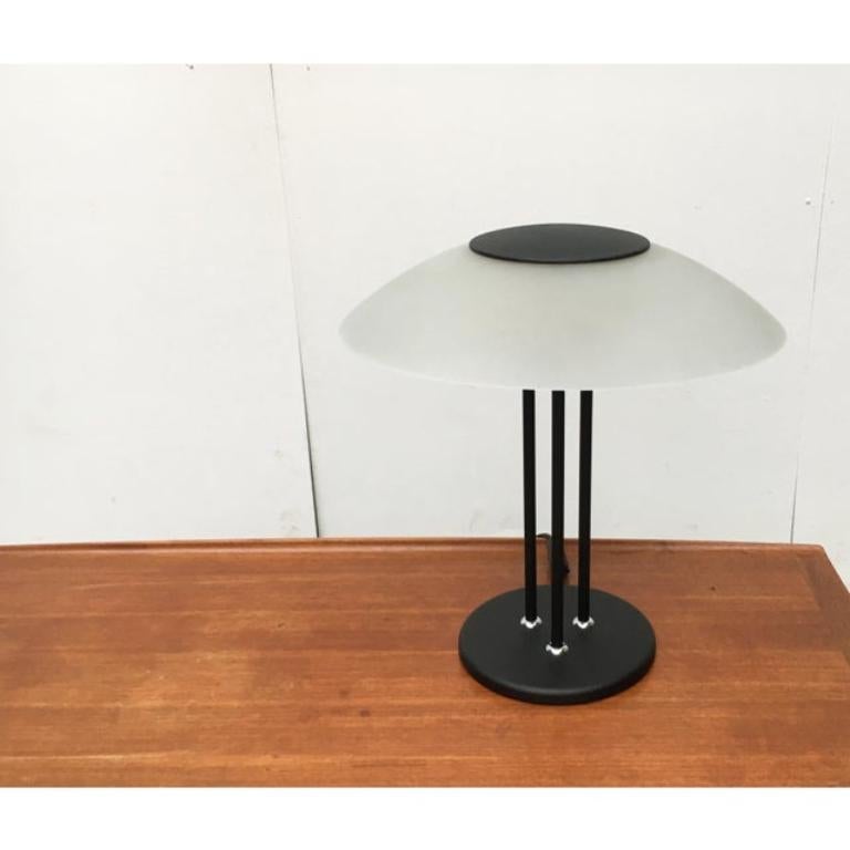Lámpara de mesa postmoderna vintage de vidrio y metal, años 80 en venta 4
