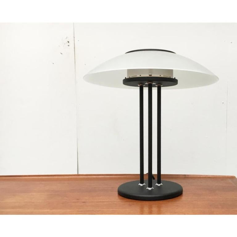 Lámpara de mesa postmoderna vintage de vidrio y metal, años 80 en venta 5