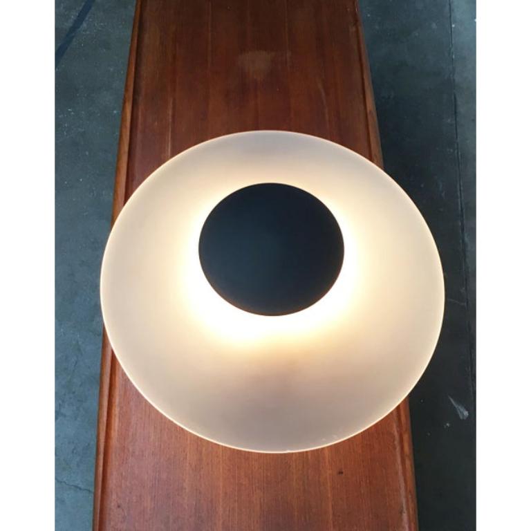 Lámpara de mesa postmoderna vintage de vidrio y metal, años 80 en Bueno estado para la venta en Hamburg, DE