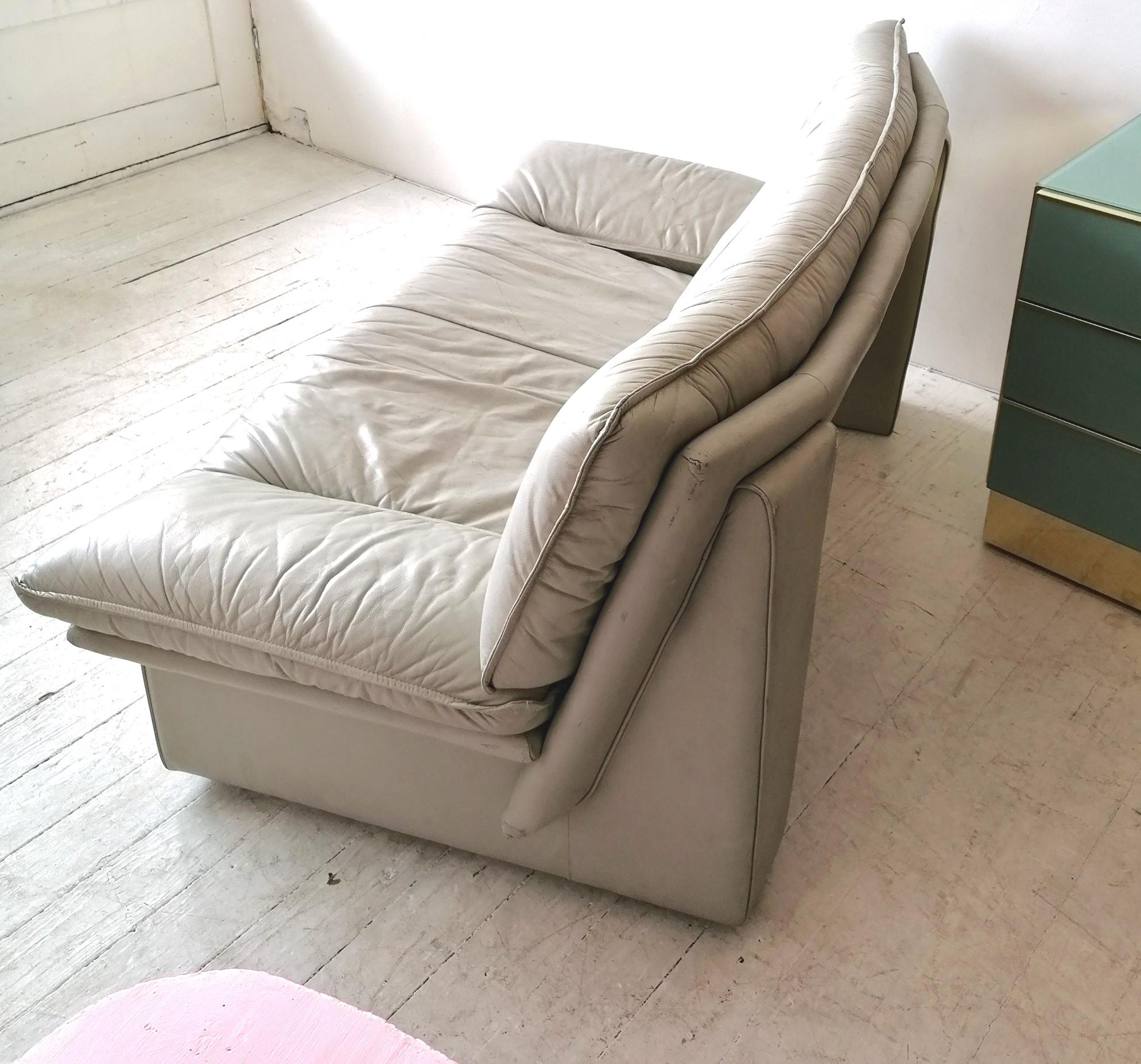 Post-Modern Vintage Postmodern Grey Angular Leather Sofa by Nicoletti Salotti, Italy, 1980s