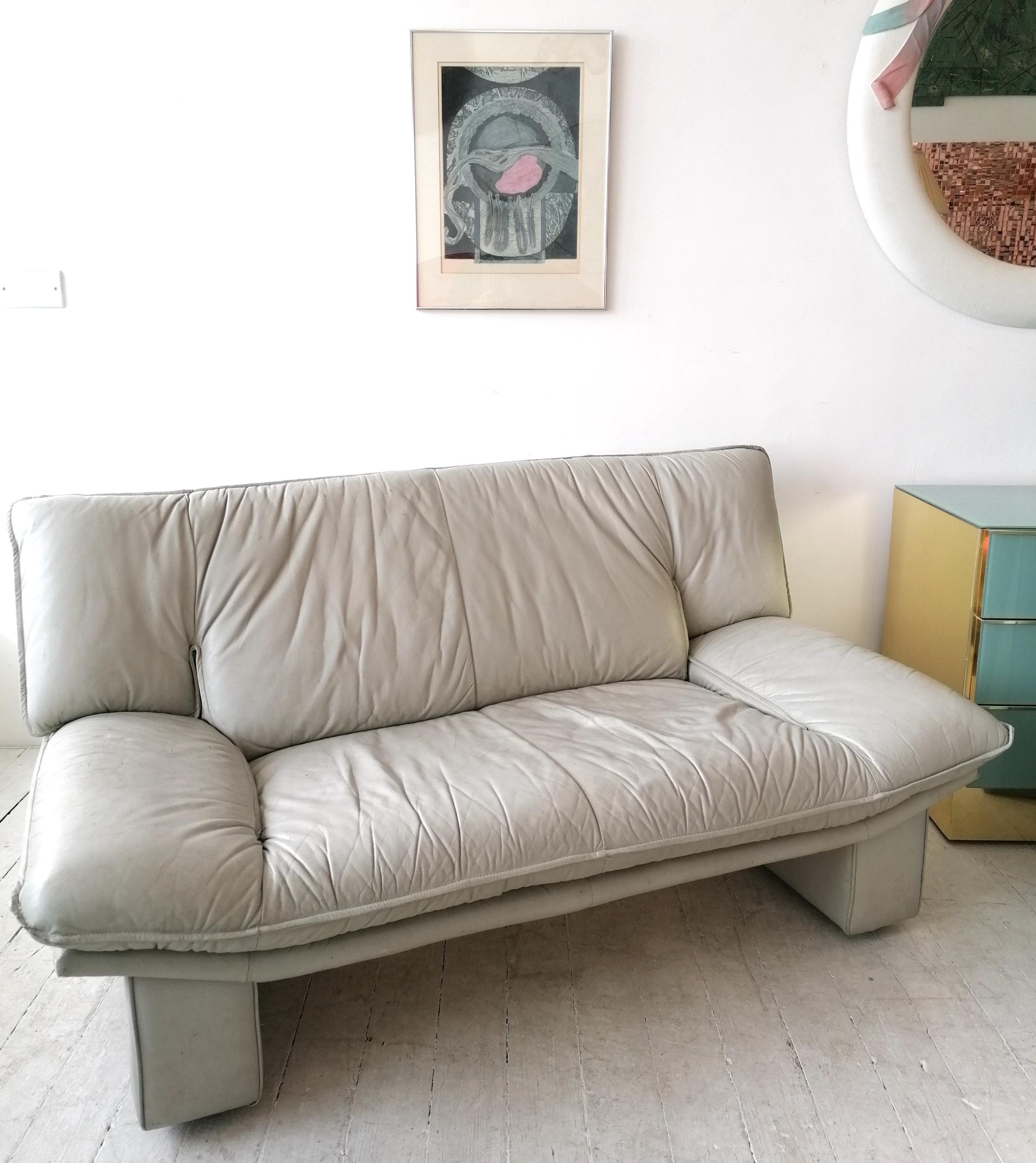 Vintage Postmodern Grey Angular Leather Sofa by Nicoletti Salotti, Italy, 1980s In Good Condition In Hastings, GB