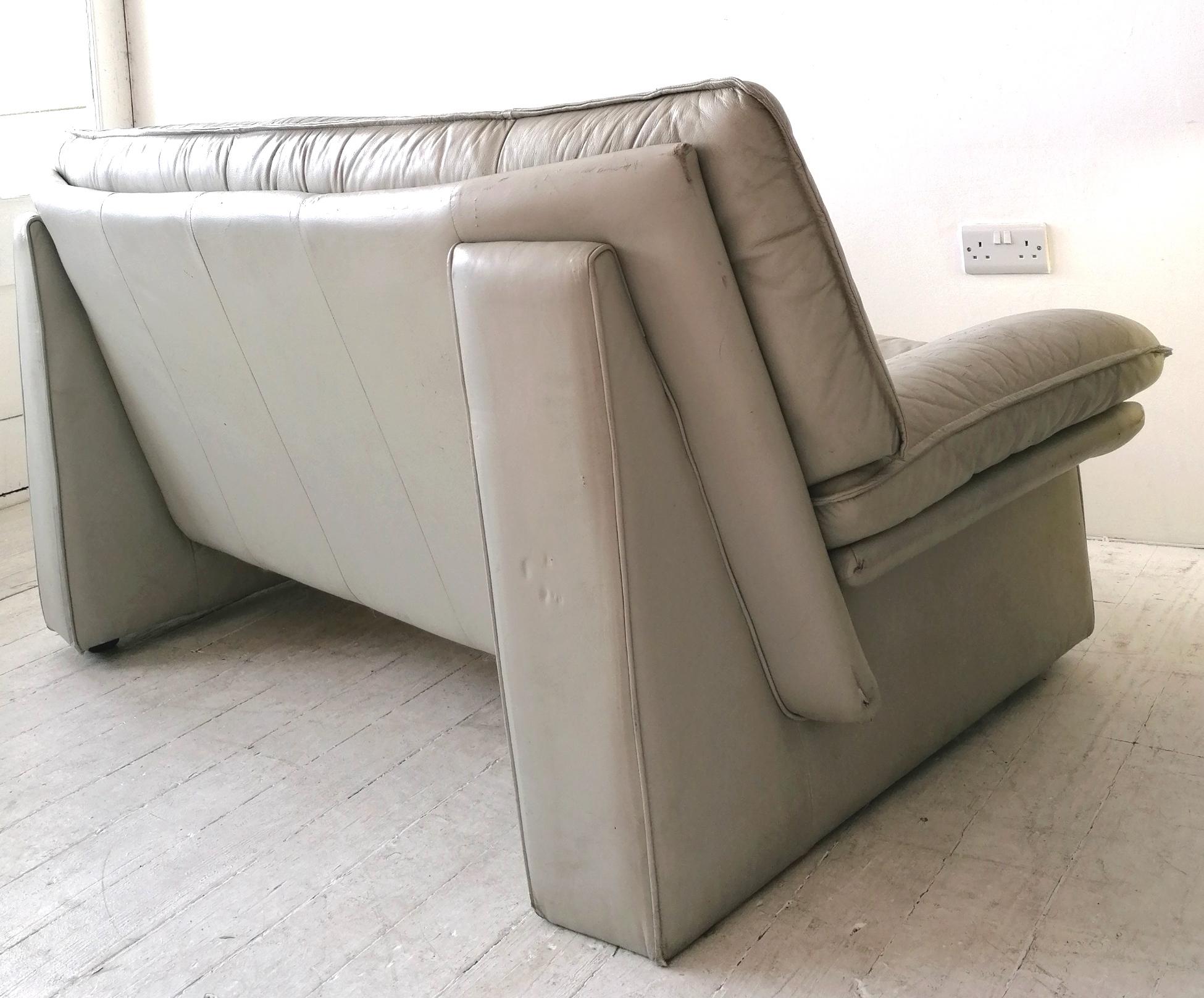 Late 20th Century Vintage Postmodern Grey Angular Leather Sofa by Nicoletti Salotti, Italy, 1980s