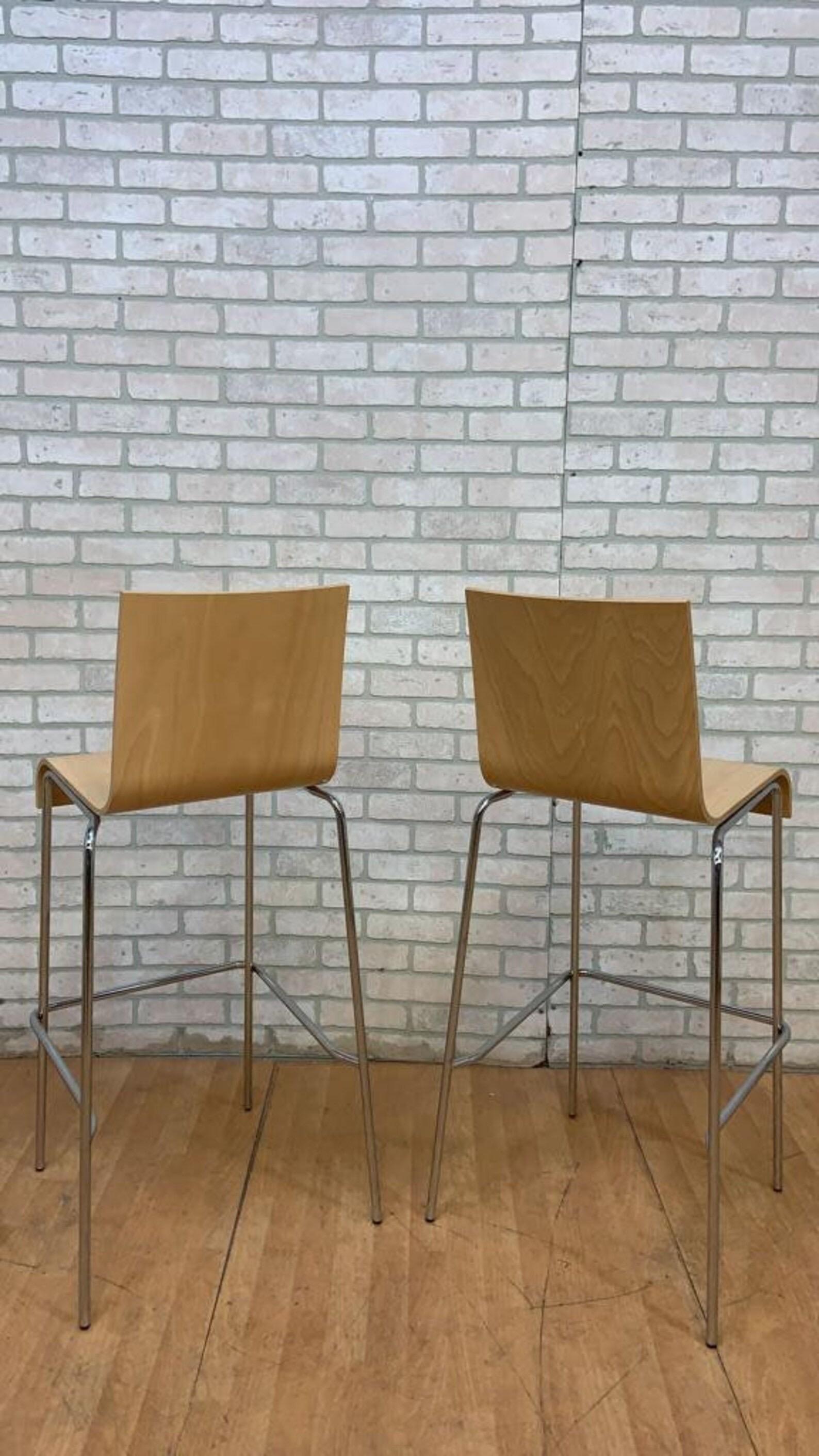 Placage Vintage Postmodern Italian Bentwood Wave Bar Stools - Pair en vente