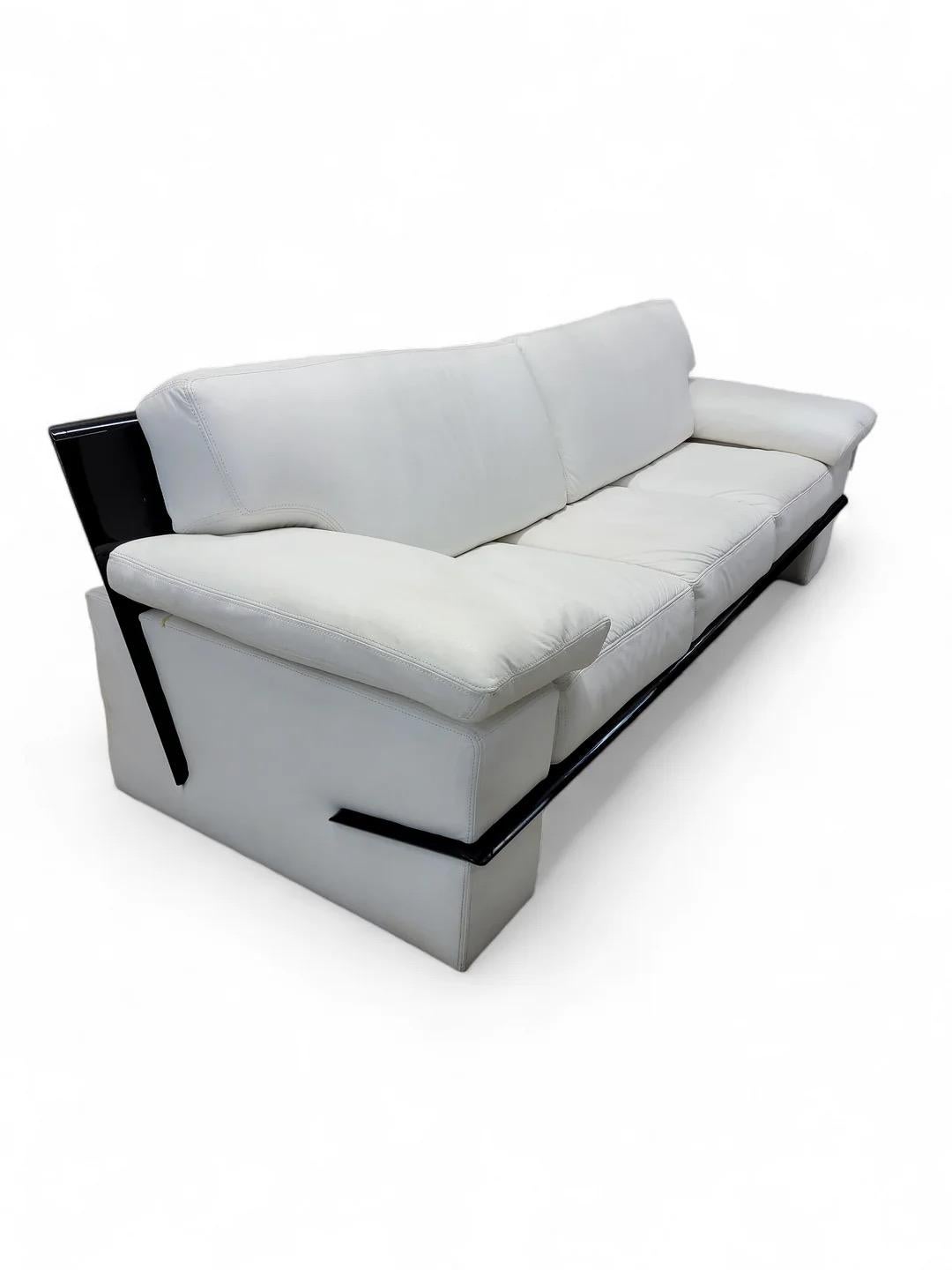 Vintage Postmodern Italian Black Lacquer Wide Arm Sofa With White Leather In Good Condition For Sale In Chicago, IL